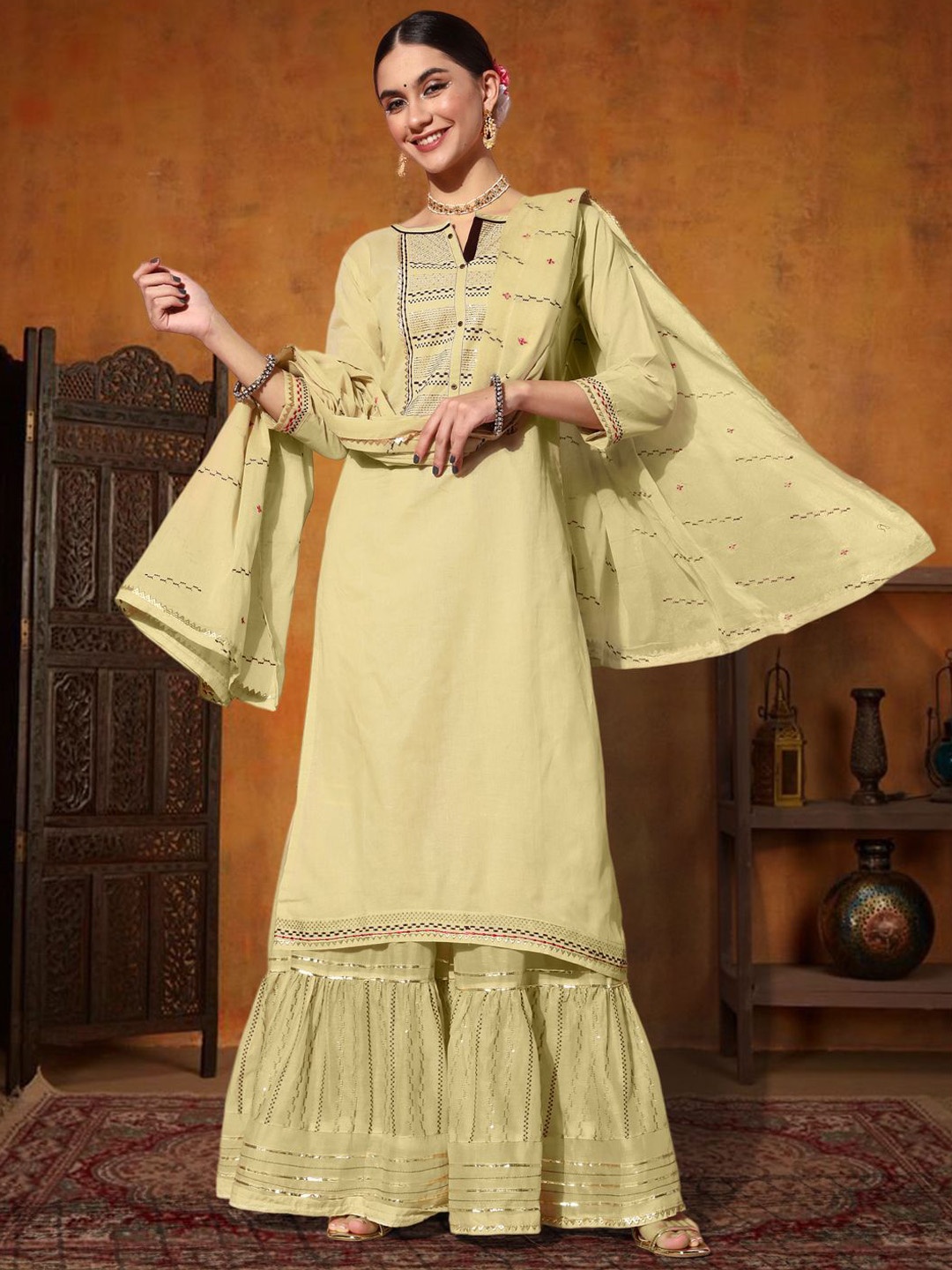 SheWill Floral Embroidered Notch Neck Sequinned Straight Kurta With Sharara & Dupatta, Cream
SheWill Floral Embroidered Notch Neck Sequinned Straight Kurta With Sharara & Dupatta, Cream