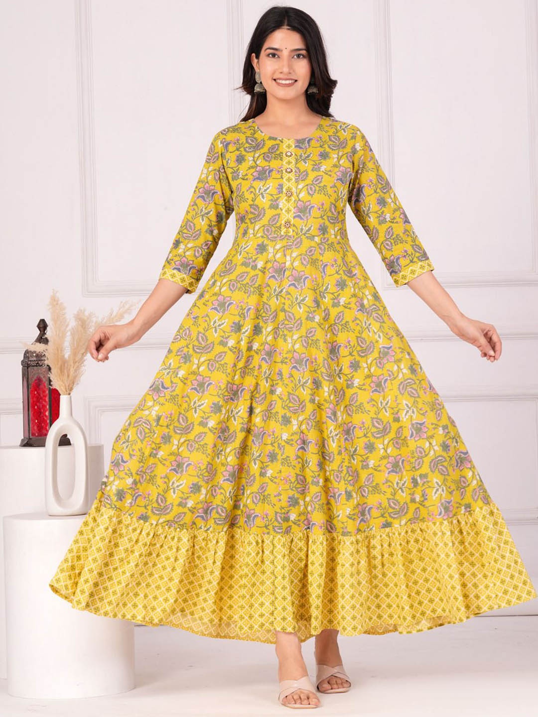 Da Vastraagaar Floral Printed Round Neck Pure Cotton Fit & Flared Ethnic Dress, Yellow
Da Vastraagaar Floral Printed Round Neck Pure Cotton Fit & Flared Ethnic Dress, Yellow