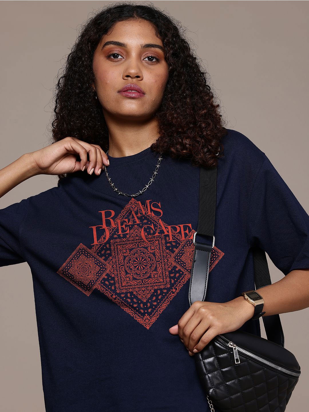 The Roadster Lifestyle Co. Women Graphic Printed Round Neck Cotton Oversized T-shirt, Navy blue
The Roadster Lifestyle Co. Women Graphic Printed Round Neck Cotton Oversized T-shirt, Navy blue