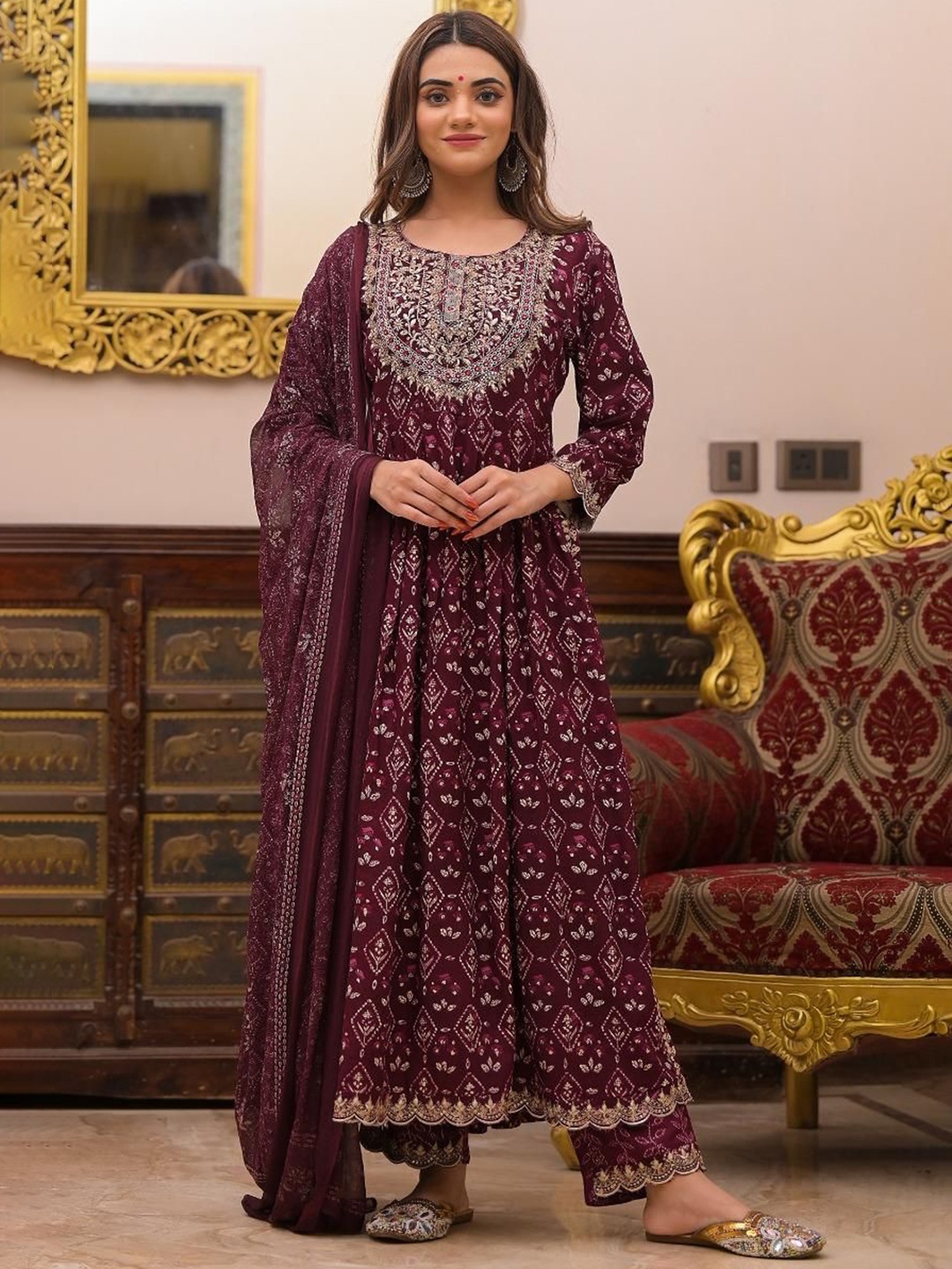 Gauric creation Floral Embroidered Round Neck A-Line Kurta With Trousers & Dupatta, Maroon
Gauric creation Floral Embroidered Round Neck A-Line Kurta With Trousers & Dupatta, Maroon