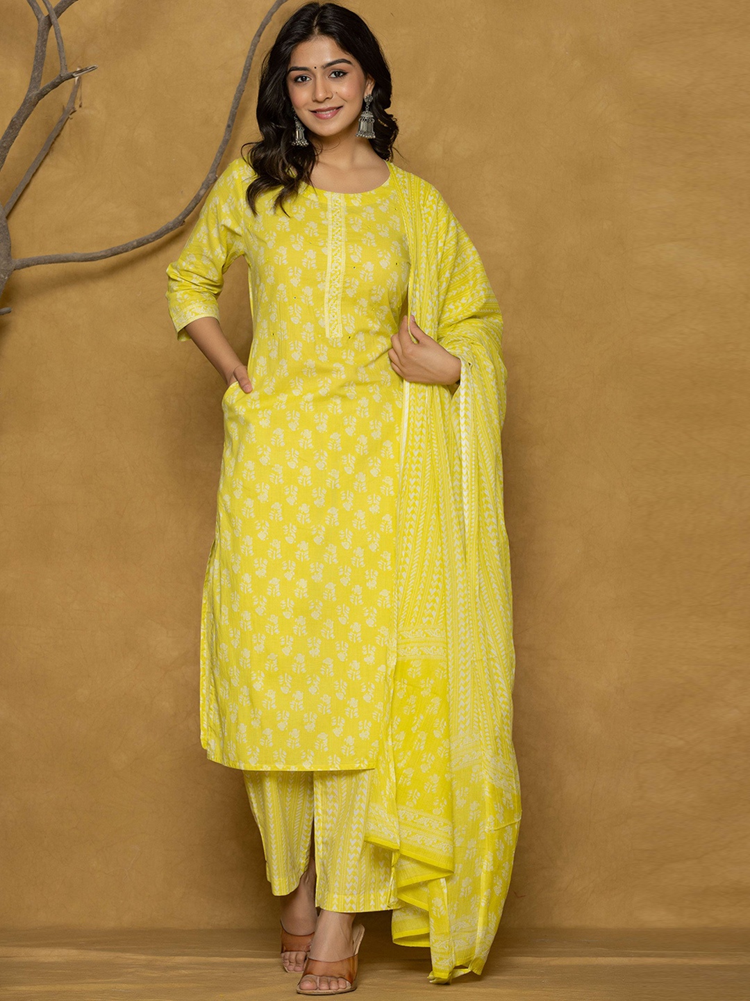 INDYES Floral Printed Round Neck Pure Cotton Straight Kurta With Trousers & Dupatta, Yellow
INDYES Floral Printed Round Neck Pure Cotton Straight Kurta With Trousers & Dupatta, Yellow