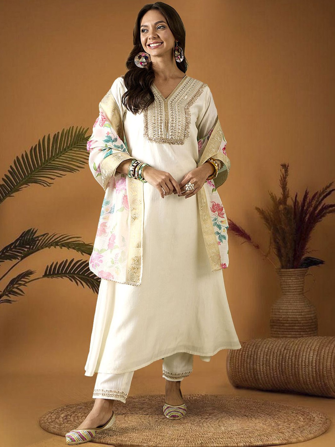 SheWill Floral Embroidered V-Neck Sequinned Straight Kurta With Trouser & Dupatta, Off white
SheWill Floral Embroidered V-Neck Sequinned Straight Kurta With Trouser & Dupatta, Off white