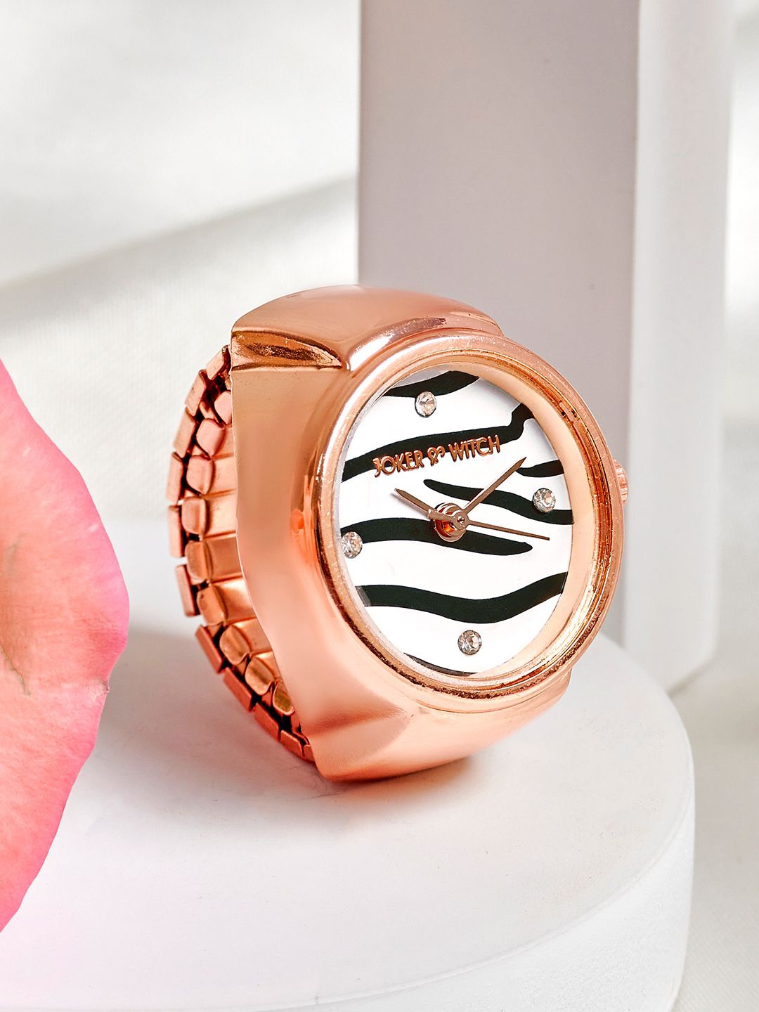 JOKER & WITCH Women Dial & Stainless Steel Straps Analogue Watch Ring AMWW911, Rose gold
JOKER & WITCH Women Dial & Stainless Steel Straps Analogue Watch Ring AMWW911, Rose gold