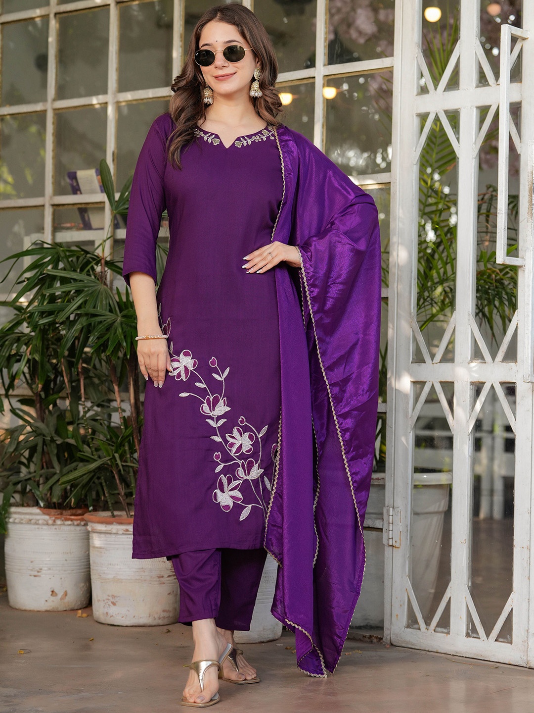 ZIBLON Floral Embroidered Notch Neck Straight Kurta With Trousers & Dupatta, Purple
ZIBLON Floral Embroidered Notch Neck Straight Kurta With Trousers & Dupatta, Purple