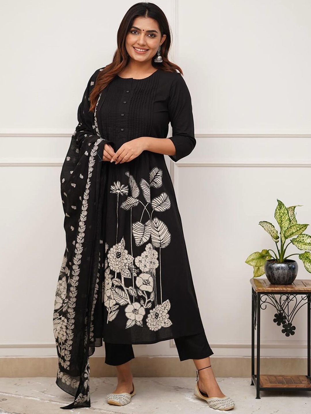 MILAAV Floral Printed Round Neck Pure Cotton Pleated A-Line Kurta With Trousers & Dupatta, Black
MILAAV Floral Printed Round Neck Pure Cotton Pleated A-Line Kurta With Trousers & Dupatta, Black