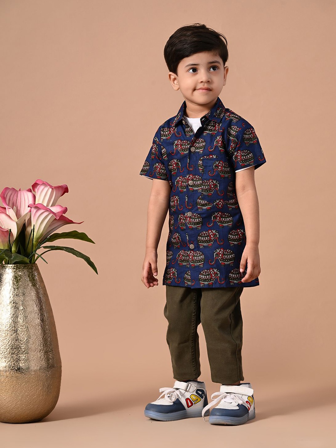 MoMaa Boys Comfort Fit Spread Collar Conversational Printed Cotton Casual Shirt, Navy blue
MoMaa Boys Comfort Fit Spread Collar Conversational Printed Cotton Casual Shirt, Navy blue