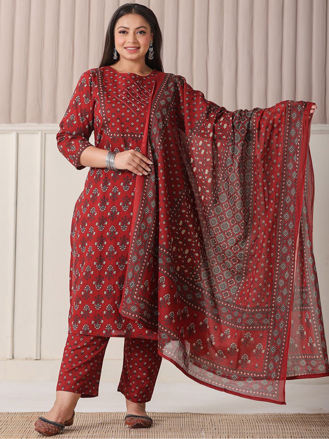 Yufta Plus Size Floral Printed Pure Cotton Straight Kurta With Trousers & Dupatta, Red
Yufta Plus Size Floral Printed Pure Cotton Straight Kurta With Trousers & Dupatta, Red