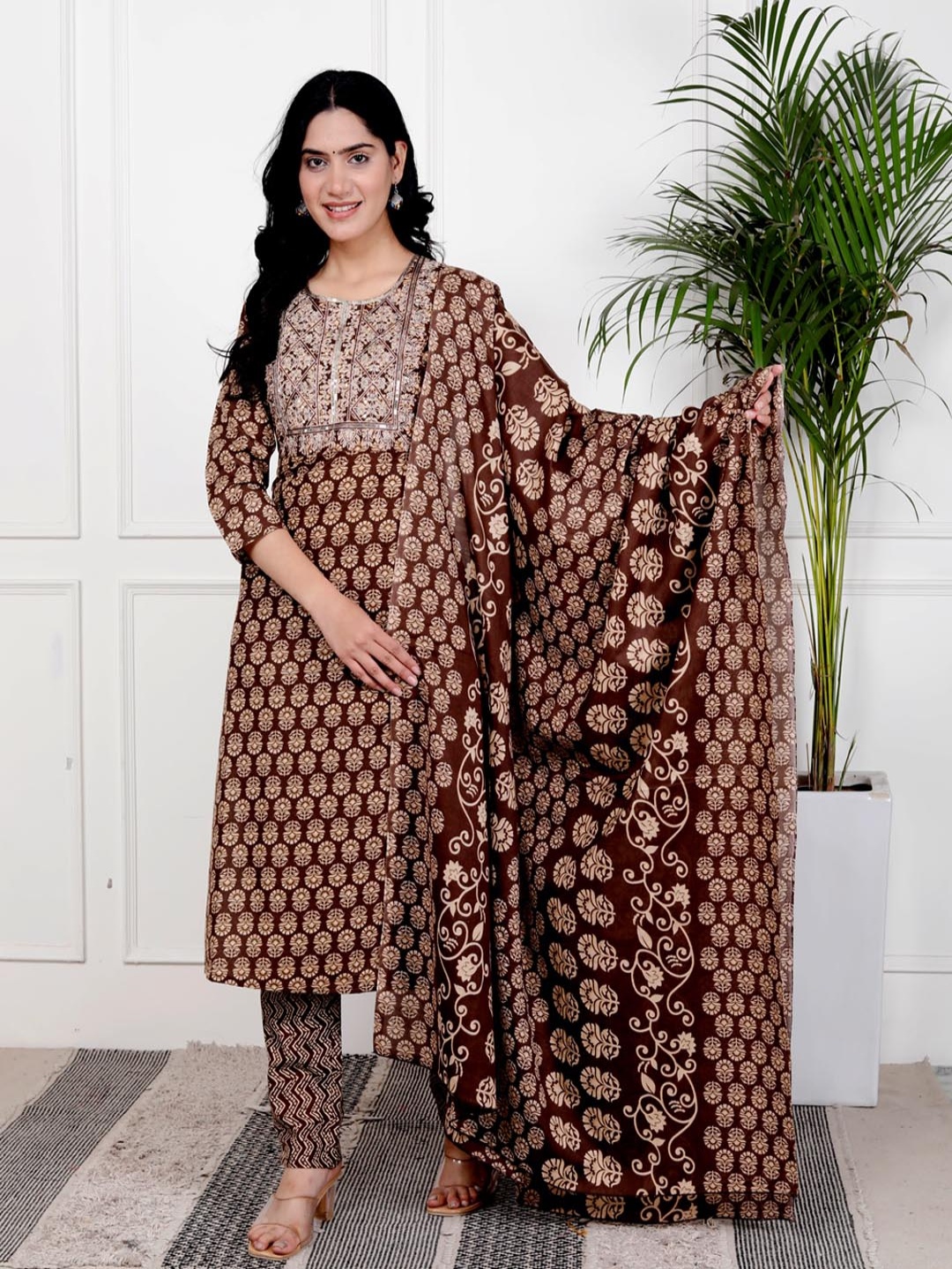 HERE&NOW Floral Printed Thread Work Round Neck Straight Kurta With Trousers And Dupatta, Brown
HERE&NOW Floral Printed Thread Work Round Neck Straight Kurta With Trousers And Dupatta, Brown