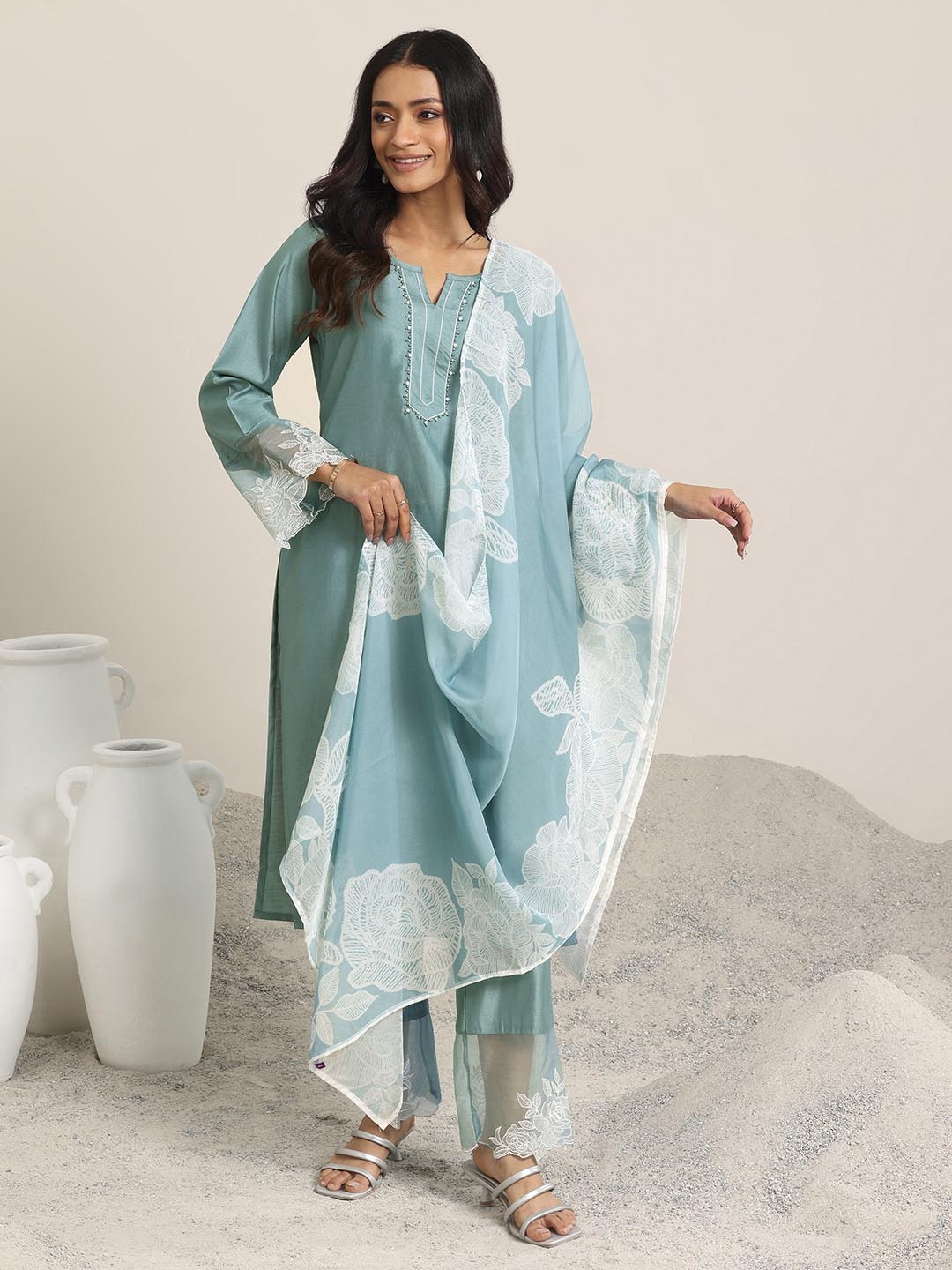 Libas Women Ethnic Motifs Yoke Design Regular Beads and Stones Kurta with Trousers & With Dupatta, Green
Libas Women Ethnic Motifs Yoke Design Regular Beads and Stones Kurta with Trousers & With Dupatta, Green