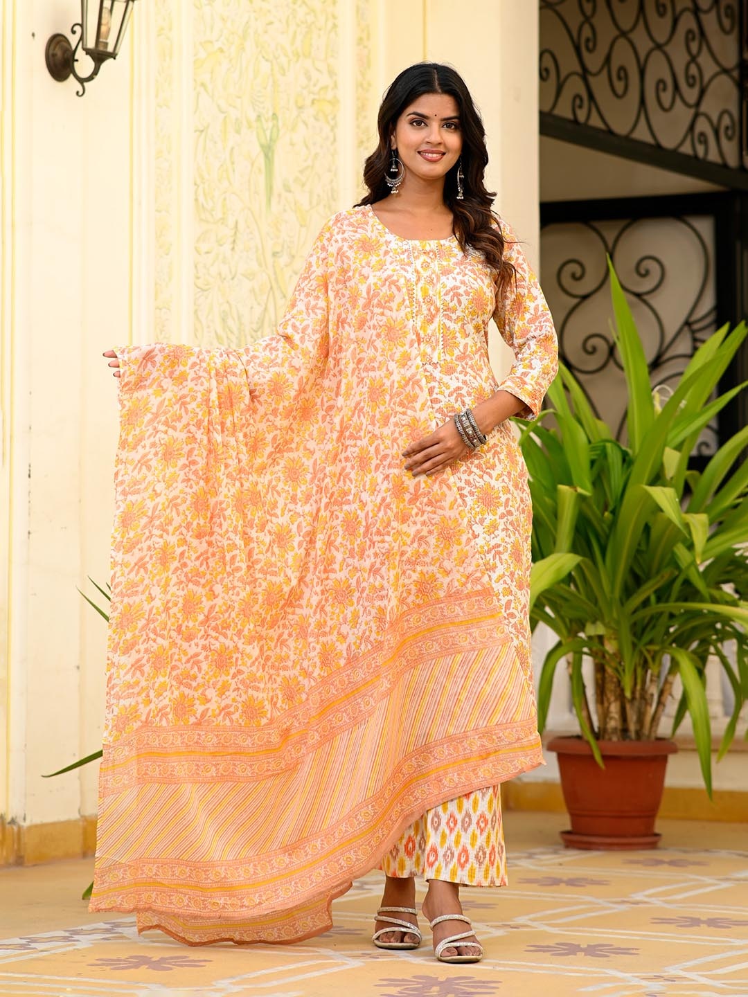 FABRU Women Floral Printed Regular Thread Work Pure Cotton Kurta with Pyjamas & With Dupatta, Yellow
FABRU Women Floral Printed Regular Thread Work Pure Cotton Kurta with Pyjamas & With Dupatta, Yellow
