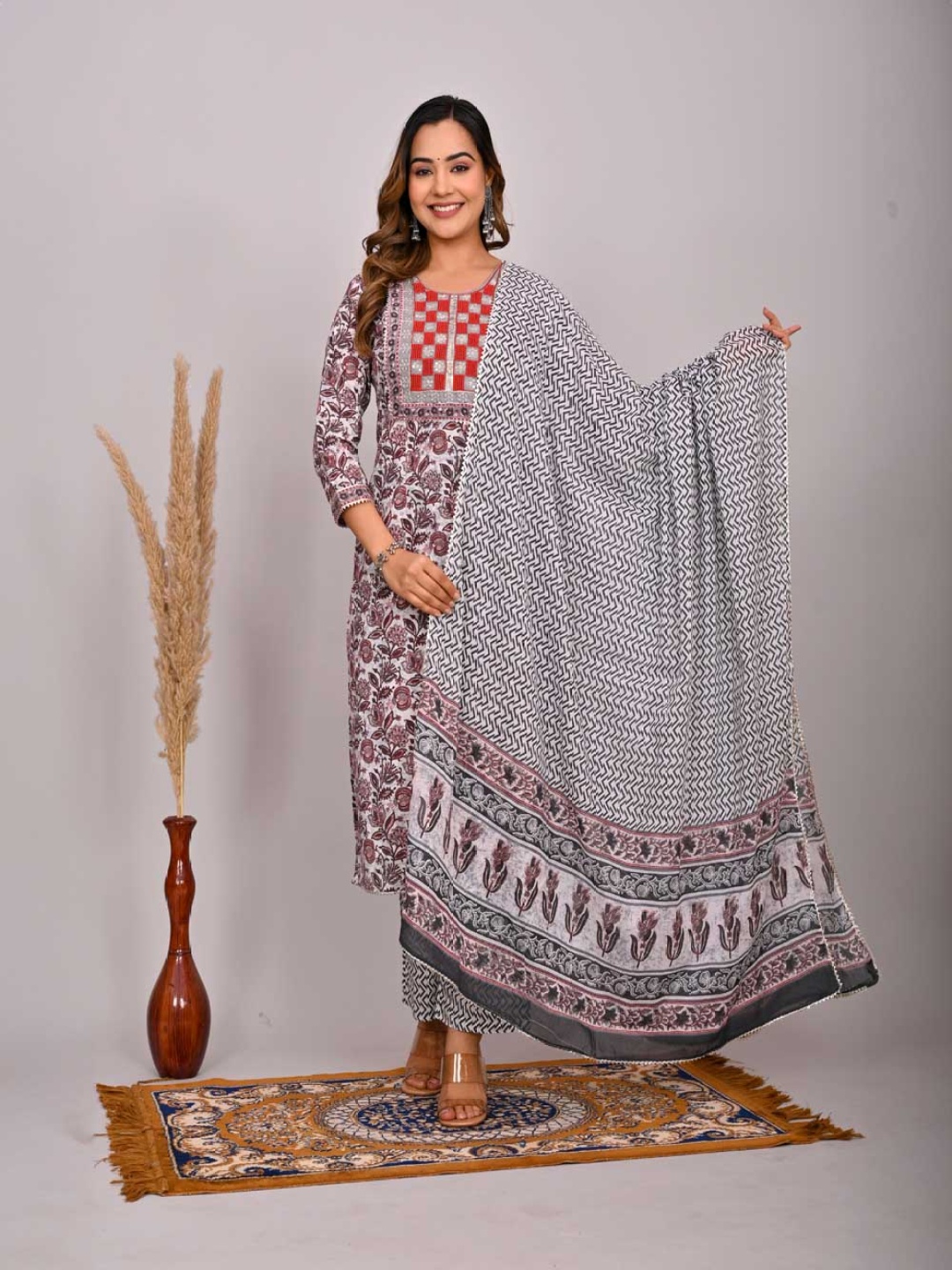 FABRU Women Floral Printed Regular Thread Work Pure Cotton Kurta with Trousers & With Dupatta, Grey
FABRU Women Floral Printed Regular Thread Work Pure Cotton Kurta with Trousers & With Dupatta, Grey