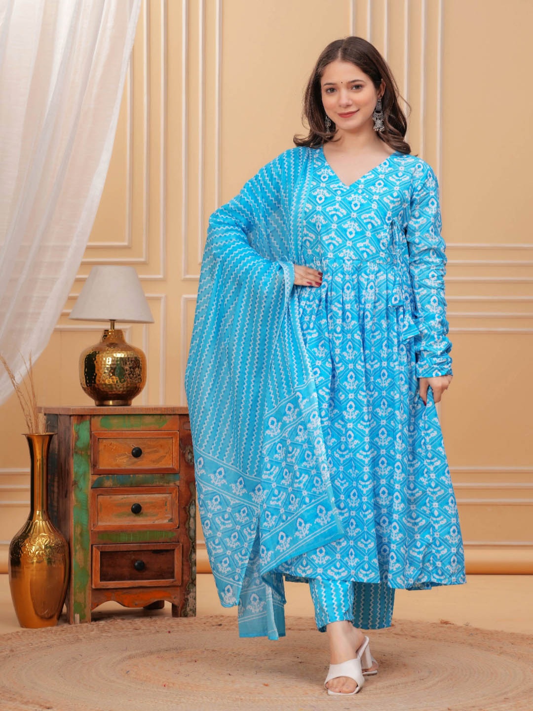 MANOJAVA Floral Printed V-Neck Pure Cotton Angrakha Kurta With Palazzo And Dupatta, Turquoise blue
MANOJAVA Floral Printed V-Neck Pure Cotton Angrakha Kurta With Palazzo And Dupatta, Turquoise blue
