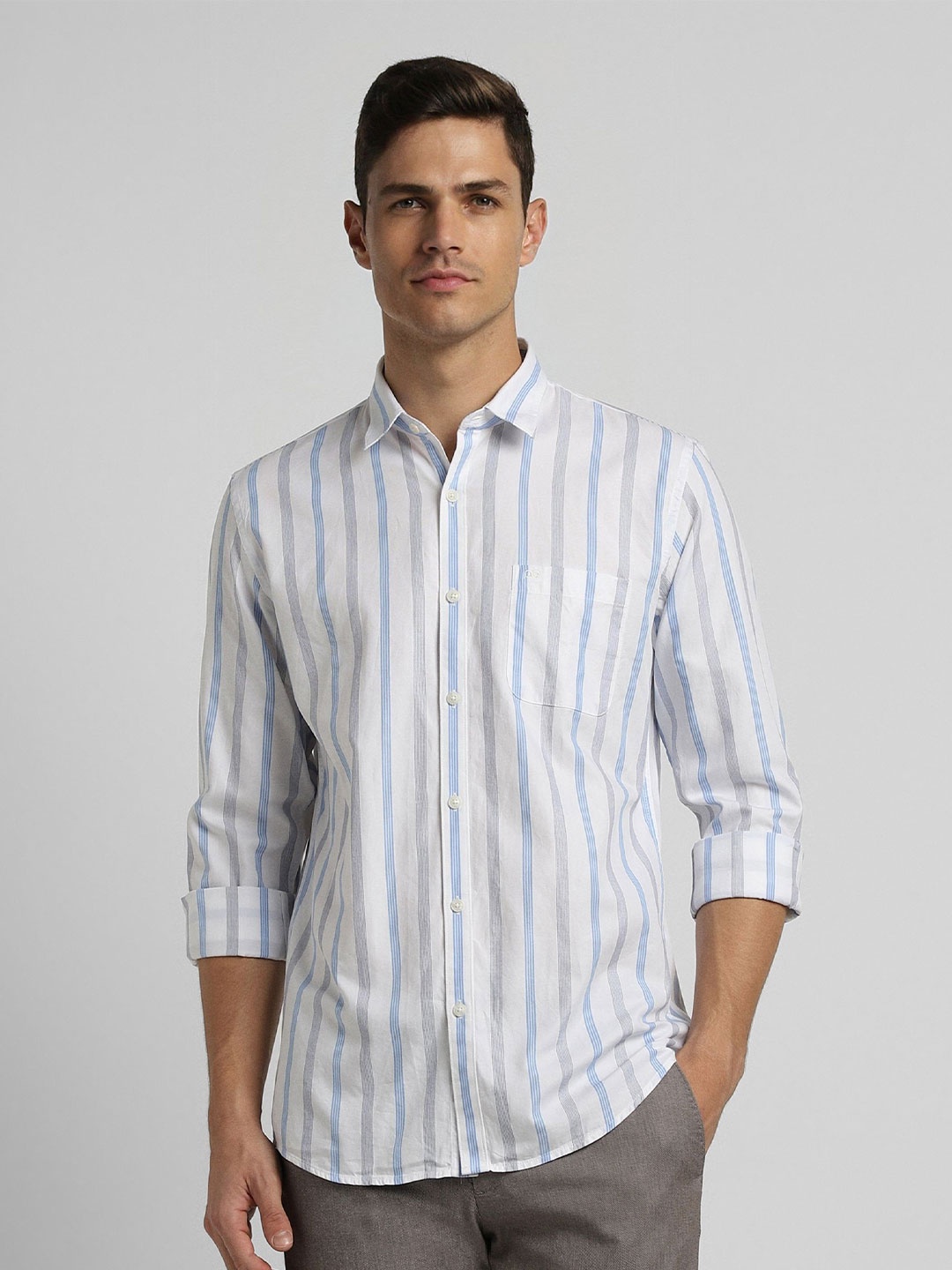 Peter England Casuals Men Slim Fit Spread Collar Vertical Striped Cotton Casual Shirt, White
Peter England Casuals Men Slim Fit Spread Collar Vertical Striped Cotton Casual Shirt, White
