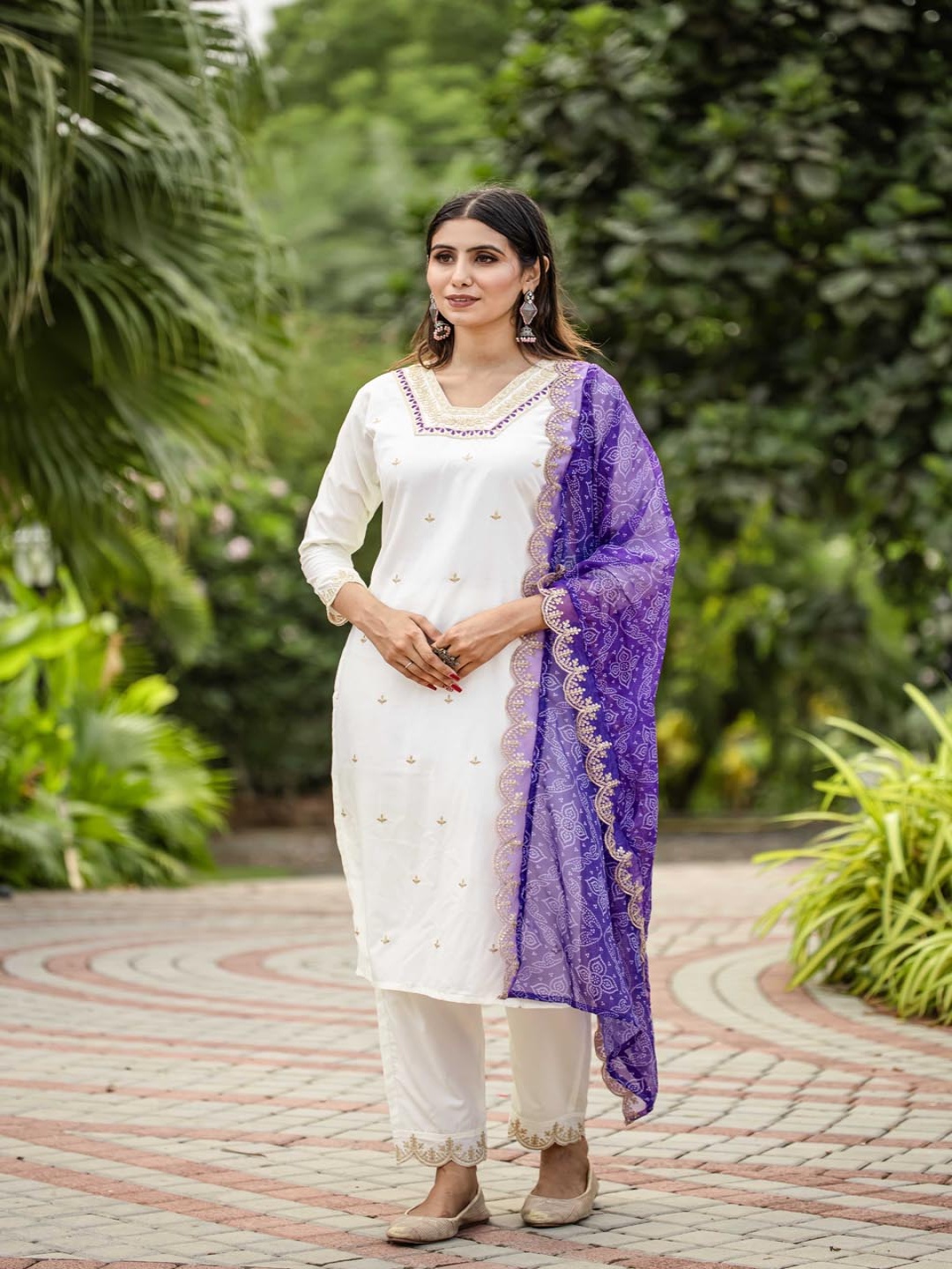 Siya Fashion Floral Embroidered Square Neck Zari Straight Kurta with Trousers & Dupatta, White
Siya Fashion Floral Embroidered Square Neck Zari Straight Kurta with Trousers & Dupatta, White