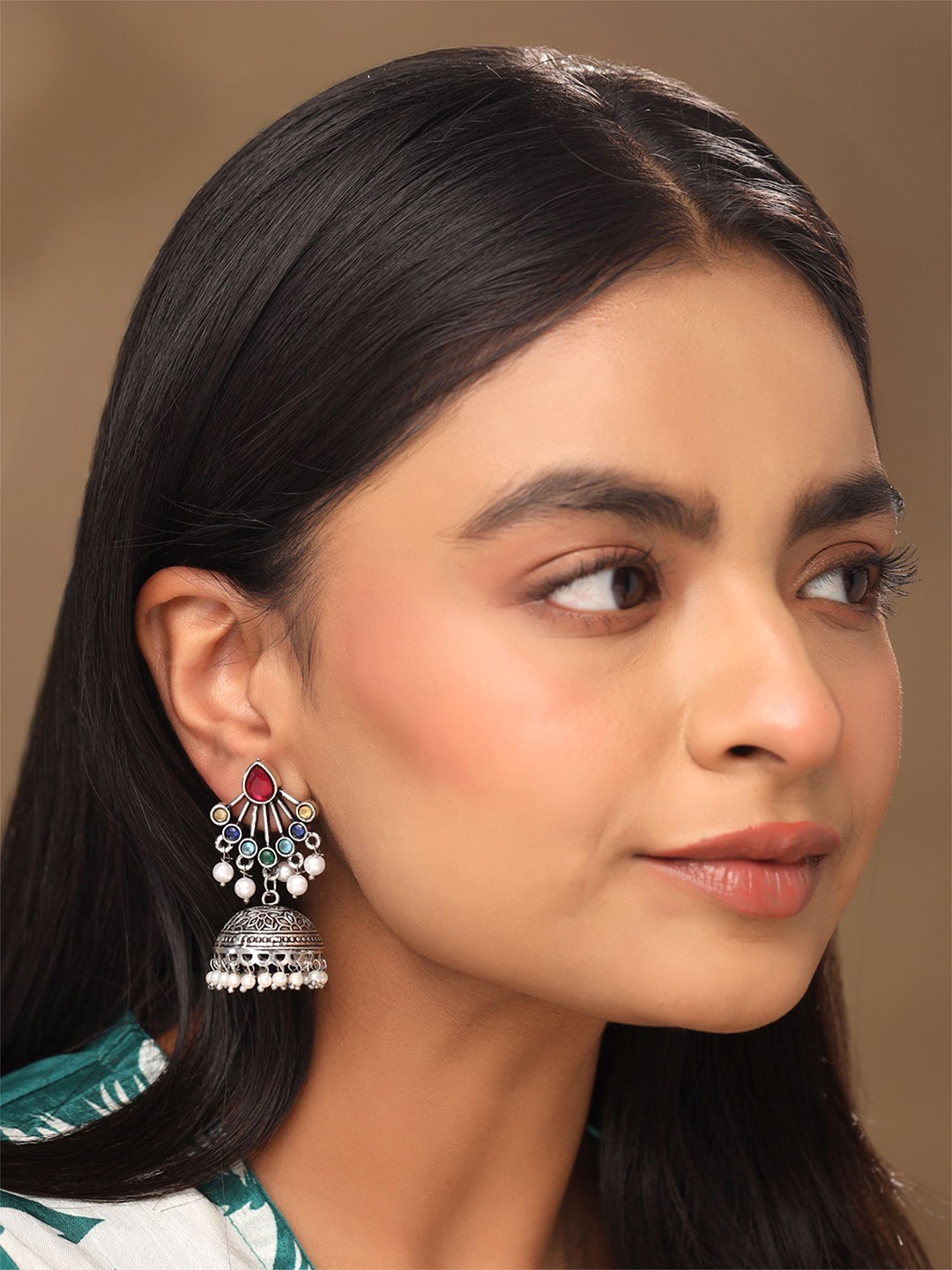 Yellow Chimes Silver-Plated Stone Studded & Beaded Oxidized Floral Dome Shaped Jhumkas
Yellow Chimes Silver-Plated Stone Studded & Beaded Oxidized Floral Dome Shaped Jhumkas