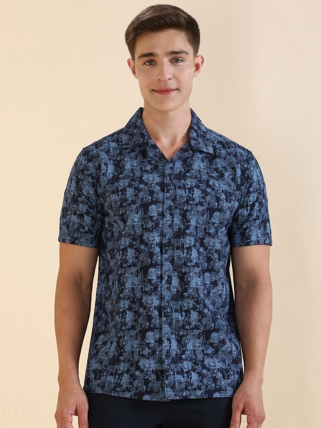 Allen Solly Men Custom Fit Cuban Collar Abstract Printed Cotton Casual Shirt, Navy blue
Allen Solly Men Custom Fit Cuban Collar Abstract Printed Cotton Casual Shirt, Navy blue