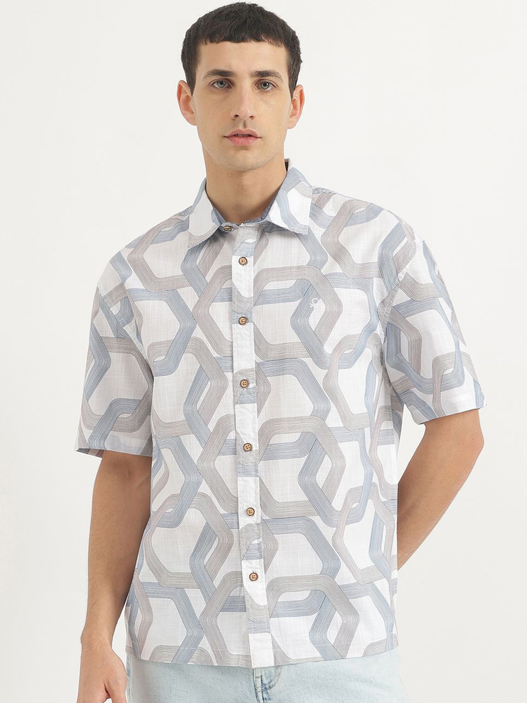 United Colors of Benetton Men Spread Collar Abstract Printed Cotton Casual Shirt, White
United Colors of Benetton Men Spread Collar Abstract Printed Cotton Casual Shirt, White