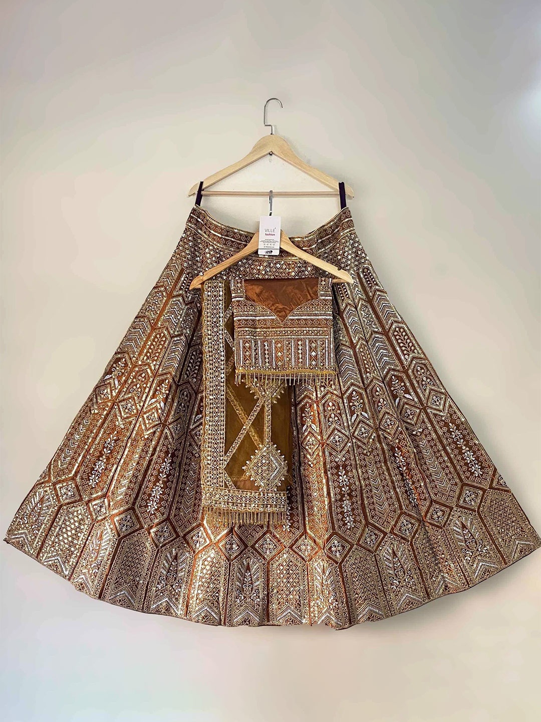 VILLE FASHION Embroidered Sequinned Semi-Stitched Lehenga & Unstitched Blouse With Dupatta, Brown
VILLE FASHION Embroidered Sequinned Semi-Stitched Lehenga & Unstitched Blouse With Dupatta, Brown