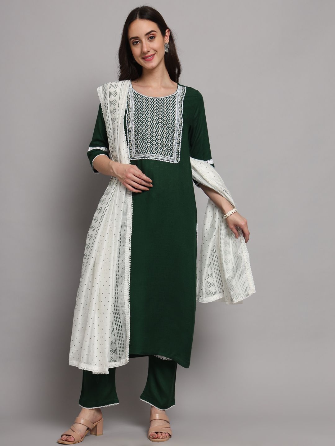INVAGA FASHION Women Ethnic Motifs Yoke Design Regular Thread Work Kurta with Trousers, Green
INVAGA FASHION Women Ethnic Motifs Yoke Design Regular Thread Work Kurta with Trousers, Green