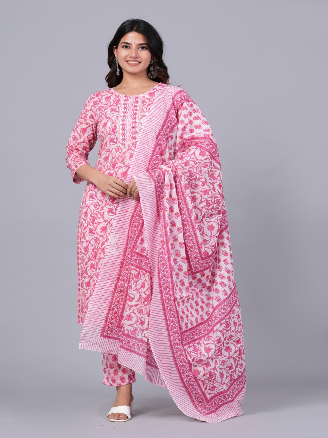 Mishree Collection Women Ethnic Motifs Printed Regular Pure Cotton Kurta with Trousers & With Dupatta, Pink
Mishree Collection Women Ethnic Motifs Printed Regular Pure Cotton Kurta with Trousers & With Dupatta, Pink