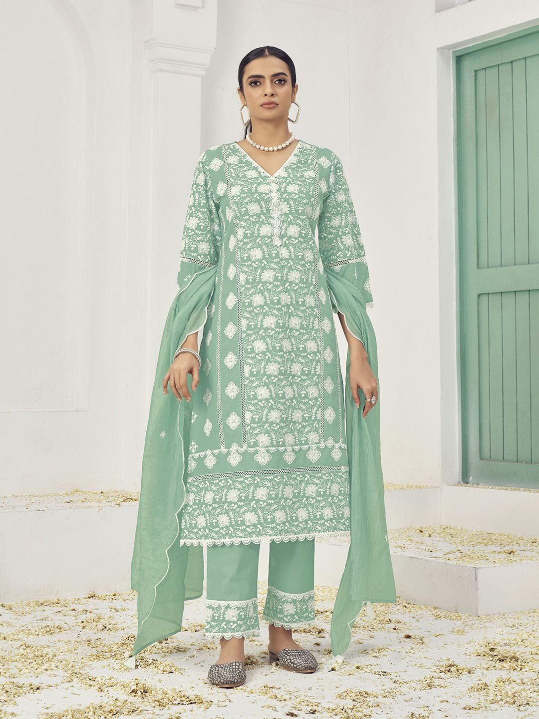 Krimmple Women Floral Embroidered Regular Thread Work Kurta with Pyjamas & With Dupatta, Green
Krimmple Women Floral Embroidered Regular Thread Work Kurta with Pyjamas & With Dupatta, Green