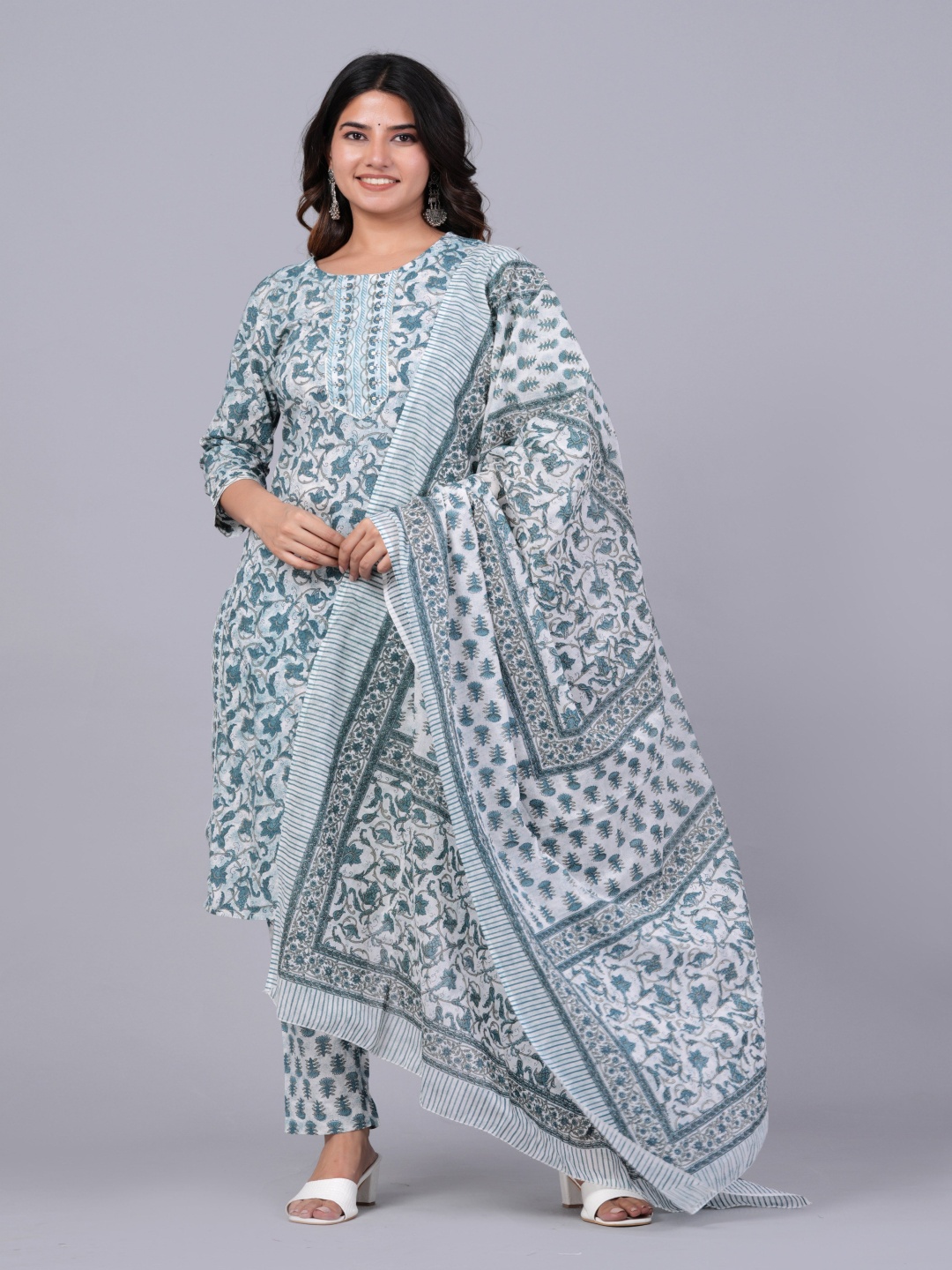 Mishree Collection Women Ethnic Motifs Printed Regular Pure Cotton Kurta with Trousers & With Dupatta, Green
Mishree Collection Women Ethnic Motifs Printed Regular Pure Cotton Kurta with Trousers & With Dupatta, Green