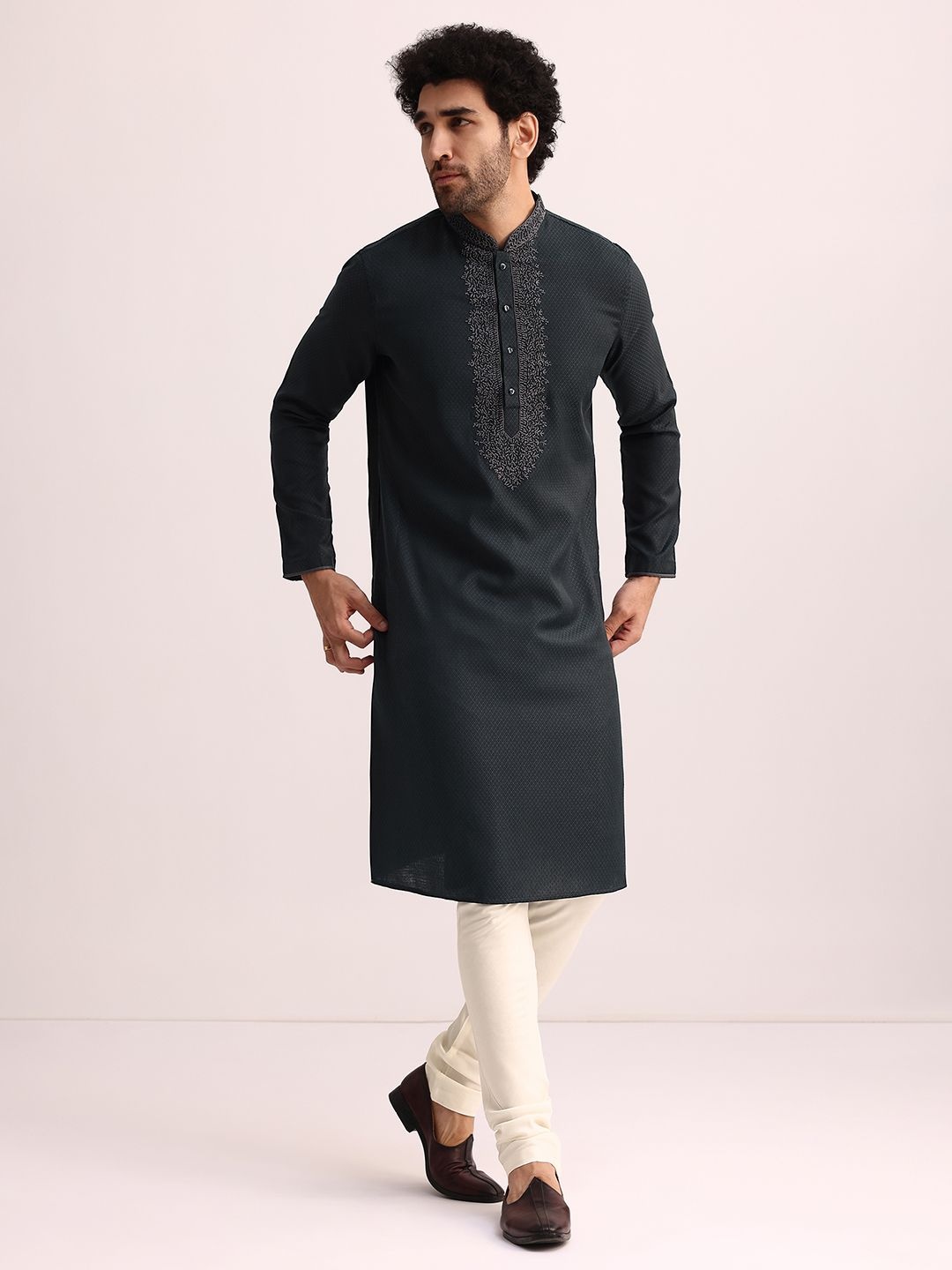 KALKI Fashion Men Ethnic Motifs Yoke Design Regular Thread Work Kurta with Trousers, Blue
KALKI Fashion Men Ethnic Motifs Yoke Design Regular Thread Work Kurta with Trousers, Blue