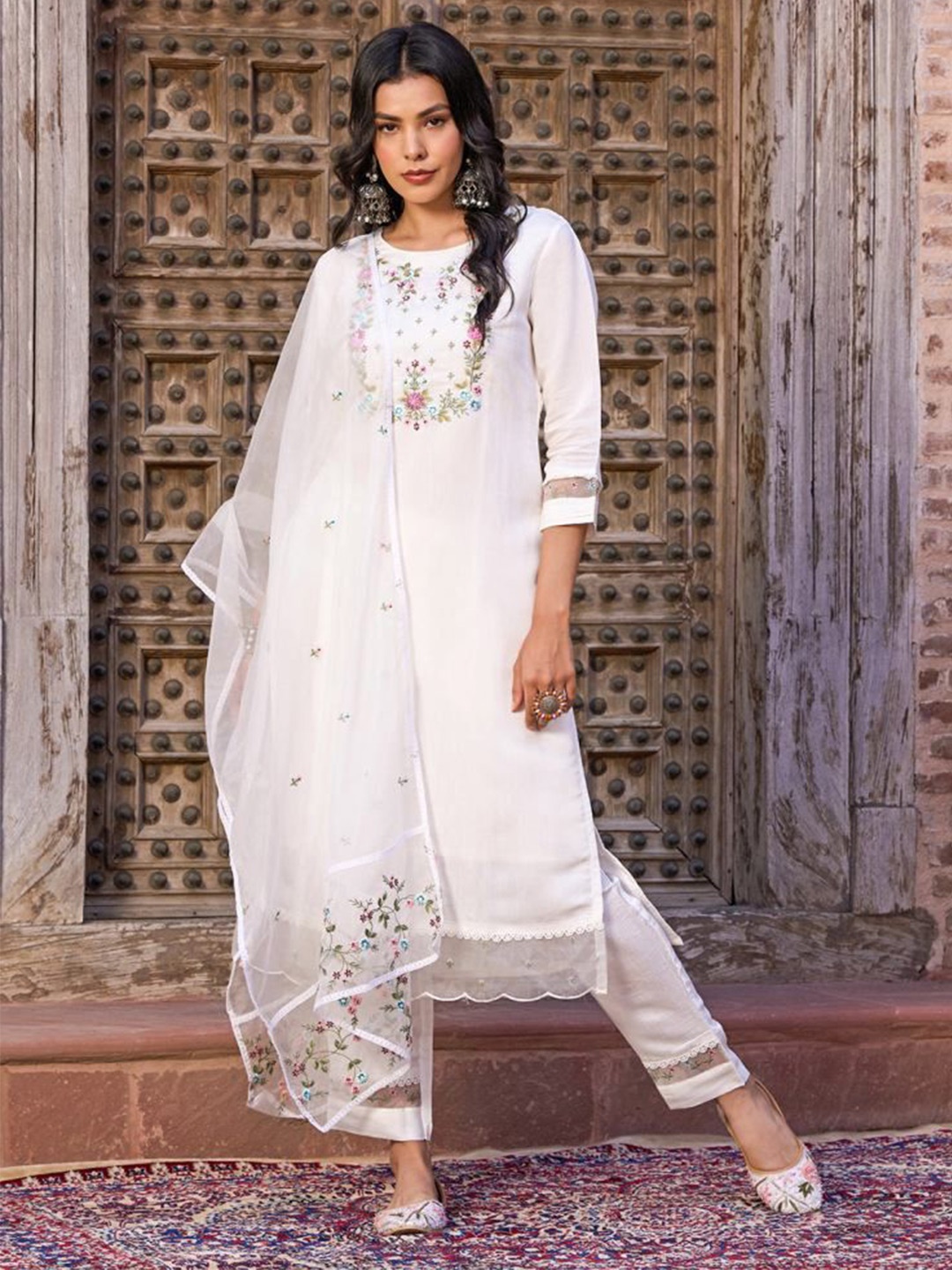 SHREE KHODAL FASHION Women Embroidered Three-Quarter Sleeves Kurta & Trousers With Dupatta, White
SHREE KHODAL FASHION Women Embroidered Three-Quarter Sleeves Kurta & Trousers With Dupatta, White