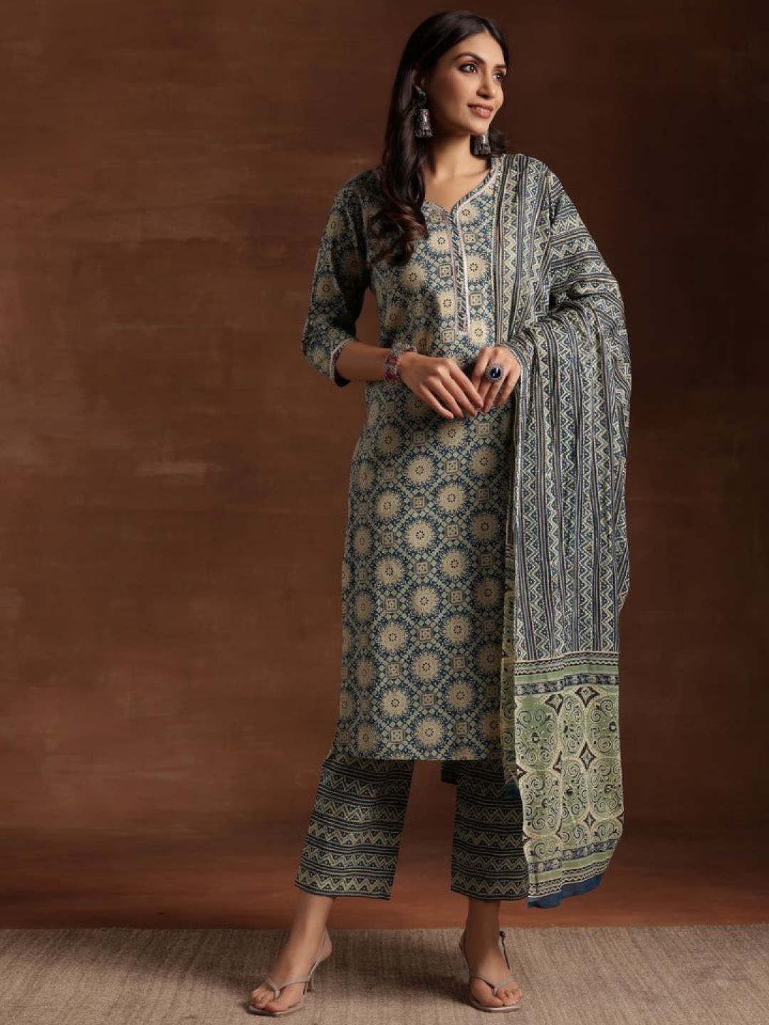 Modestouze Attires Women Printed Regular Gotta Patti Kurta with Trousers & With Dupatta, Blue
Modestouze Attires Women Printed Regular Gotta Patti Kurta with Trousers & With Dupatta, Blue