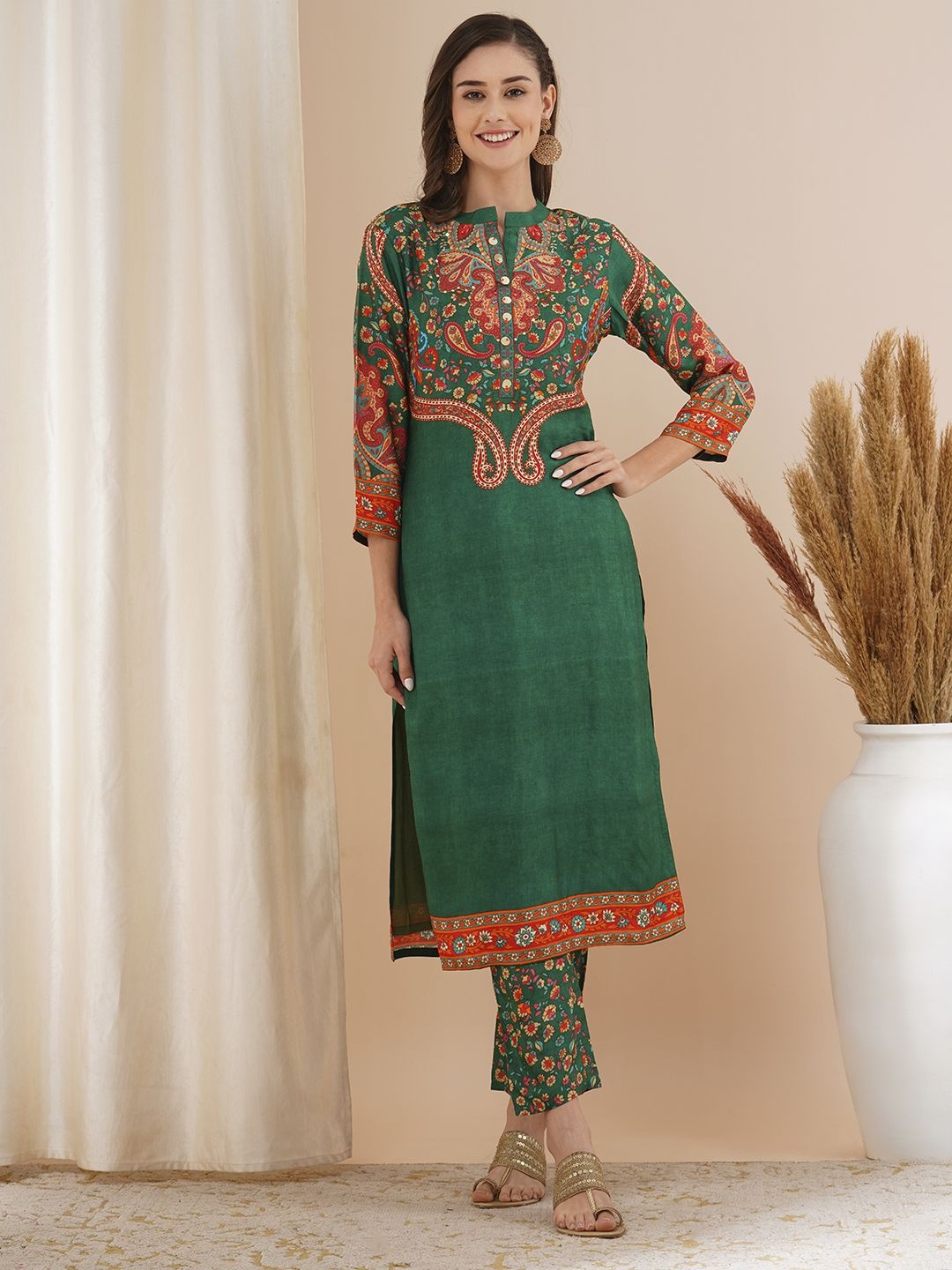 FASHOR Floral Printed Thread Work Mandarin Collar Regular Kurta with Trousers, Green
FASHOR Floral Printed Thread Work Mandarin Collar Regular Kurta with Trousers, Green