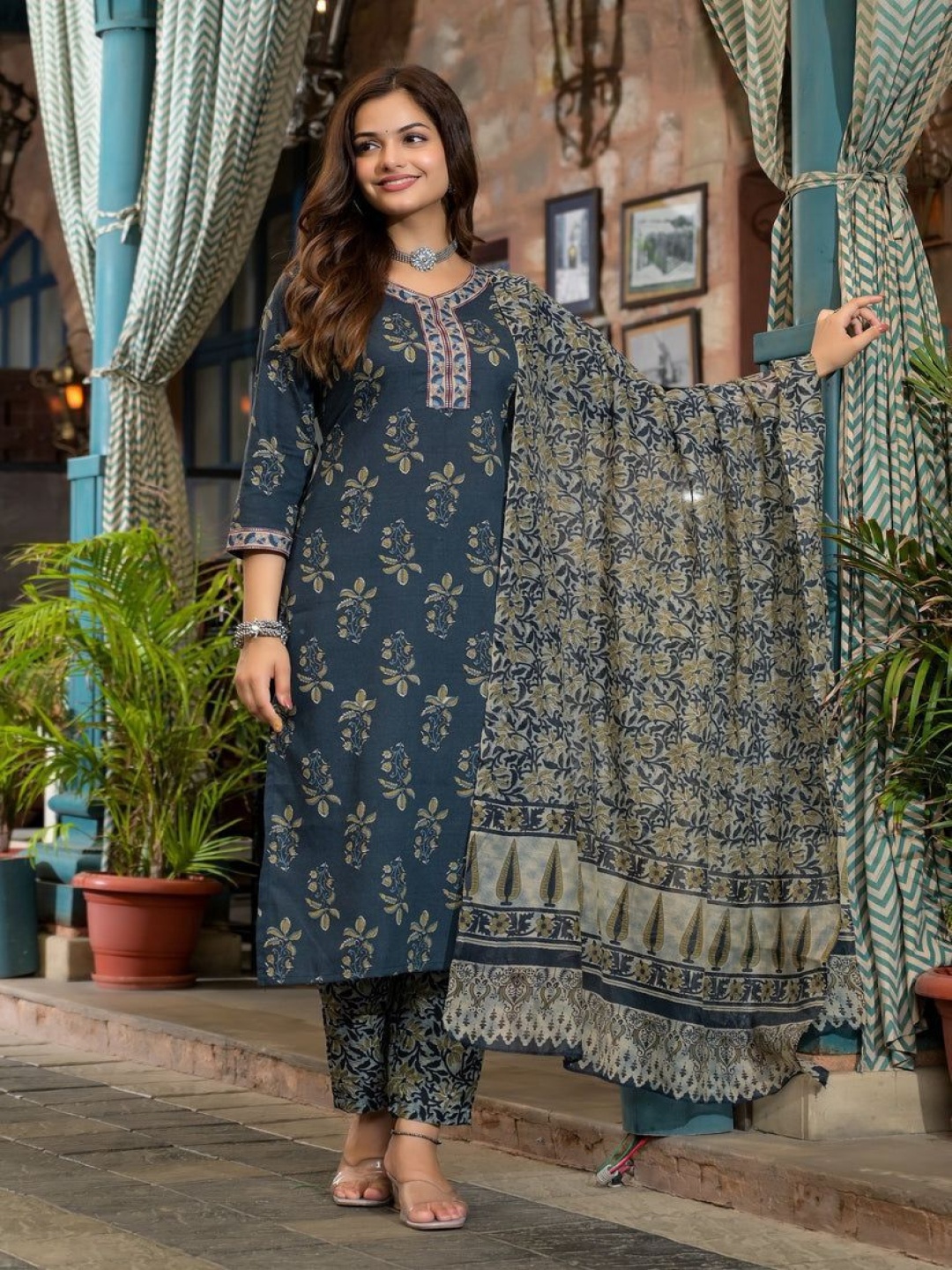 Modestouze Attires Women Floral Printed Regular Kurta with Trousers & With Dupatta, Blue
Modestouze Attires Women Floral Printed Regular Kurta with Trousers & With Dupatta, Blue