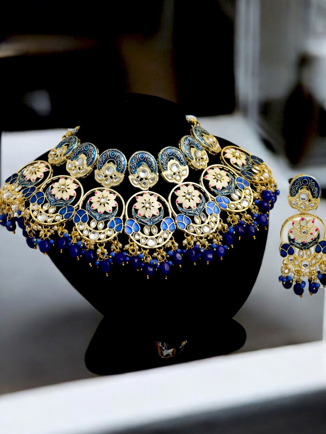 TISHUL JEWELS Gold-Plated Stone Studded Beaded Meenakari Necklace & Earrings Maang Tika
TISHUL JEWELS Gold-Plated Stone Studded Beaded Meenakari Necklace & Earrings Maang Tika
