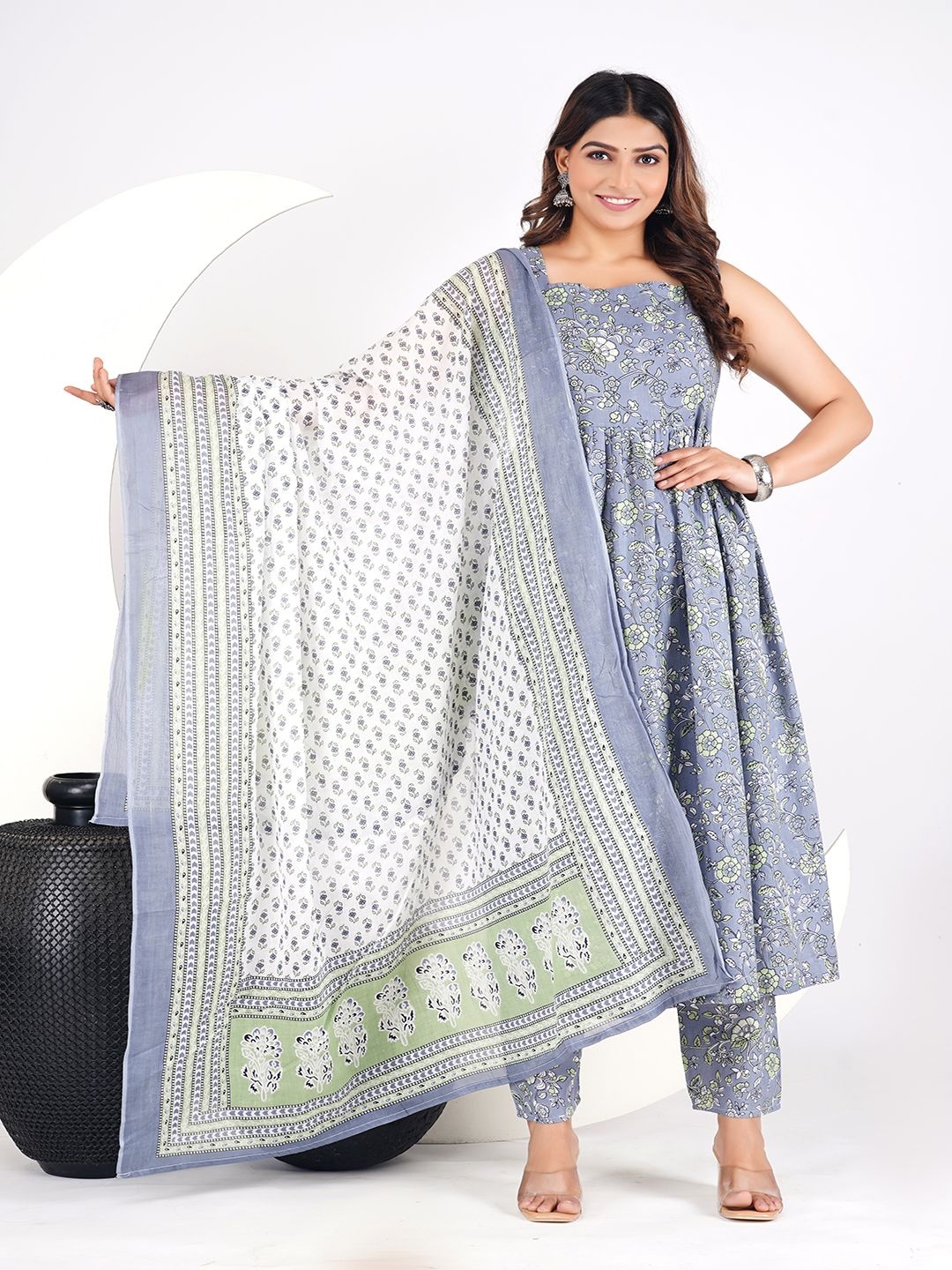 JD FINISHING Women Floral Printed Angrakha Kantha Work Pure Cotton Kurti with Palazzos & With Dupatta, Grey
JD FINISHING Women Floral Printed Angrakha Kantha Work Pure Cotton Kurti with Palazzos & With Dupatta, Grey