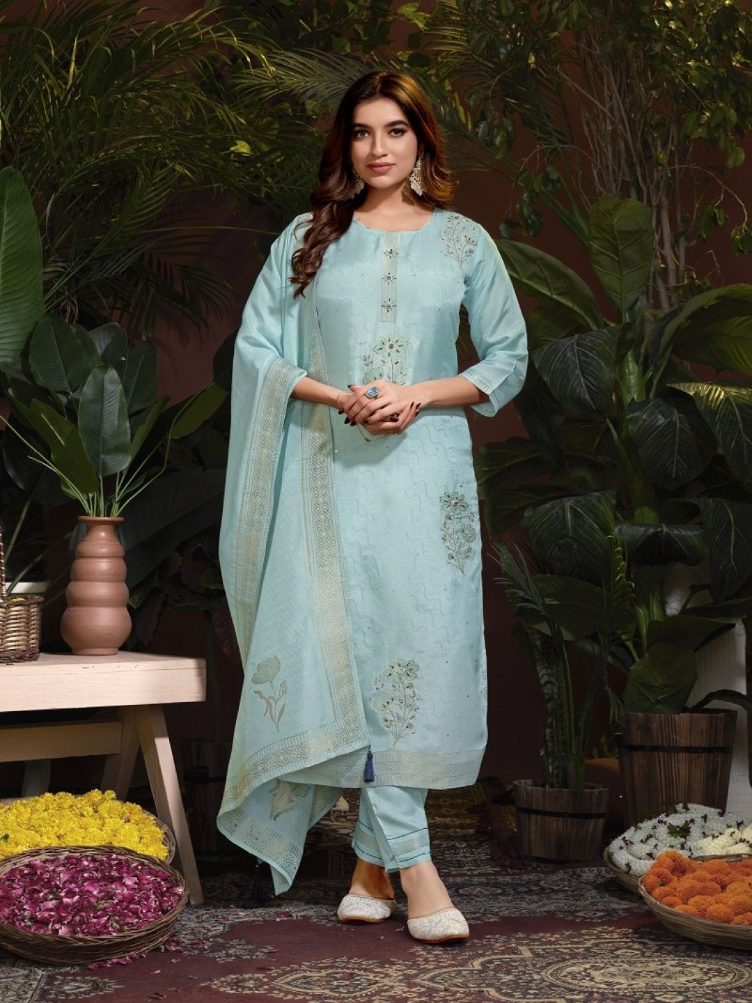 Krimmple Women Floral Embroidered Regular Sequinned Kurta with Pyjamas & With Dupatta, Green
Krimmple Women Floral Embroidered Regular Sequinned Kurta with Pyjamas & With Dupatta, Green