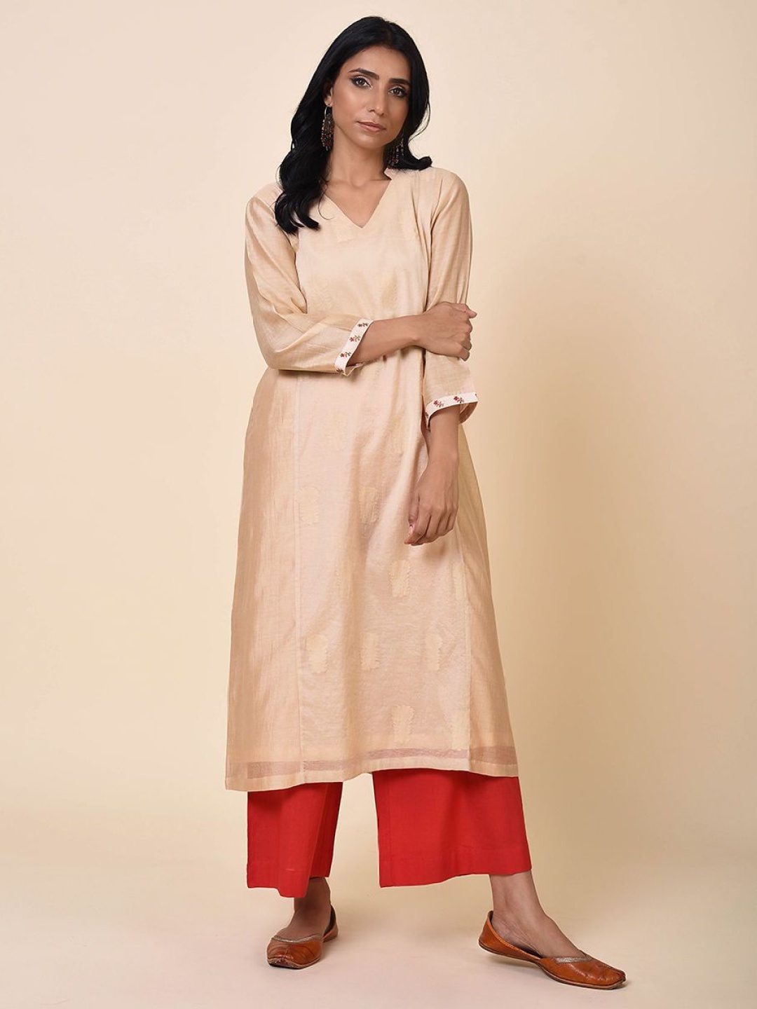 SMRITI GUPTA Ethnic Motifs Woven Design Panelled V-Neck Cotton Straight Kurta, Beige
SMRITI GUPTA Ethnic Motifs Woven Design Panelled V-Neck Cotton Straight Kurta, Beige