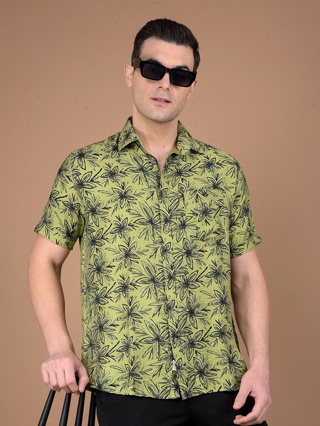 Crimsoune Club Men Classic Slim Fit Spread Collar Floral Printed Cotton Casual Shirt, Green
Crimsoune Club Men Classic Slim Fit Spread Collar Floral Printed Cotton Casual Shirt, Green