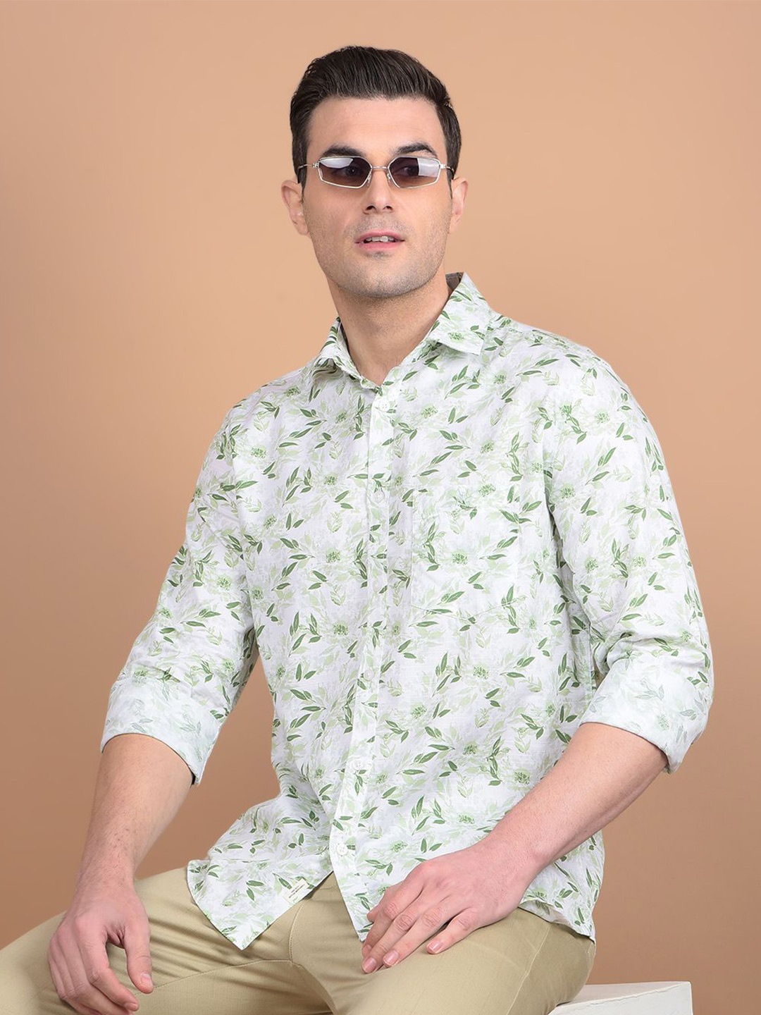Crimsoune Club Men Classic Fit Spread Collar Floral Printed Cotton Casual Shirt, White
Crimsoune Club Men Classic Fit Spread Collar Floral Printed Cotton Casual Shirt, White