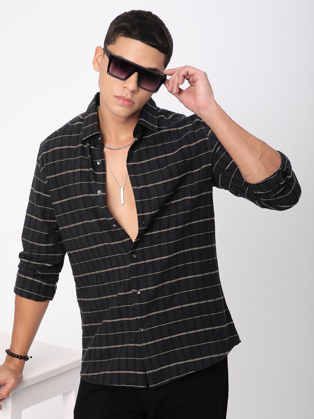 VASTRADO Men Classic Slim Fit Spread Collar Horizontal Striped Cotton Casual Shirt, Black
VASTRADO Men Classic Slim Fit Spread Collar Horizontal Striped Cotton Casual Shirt, Black
