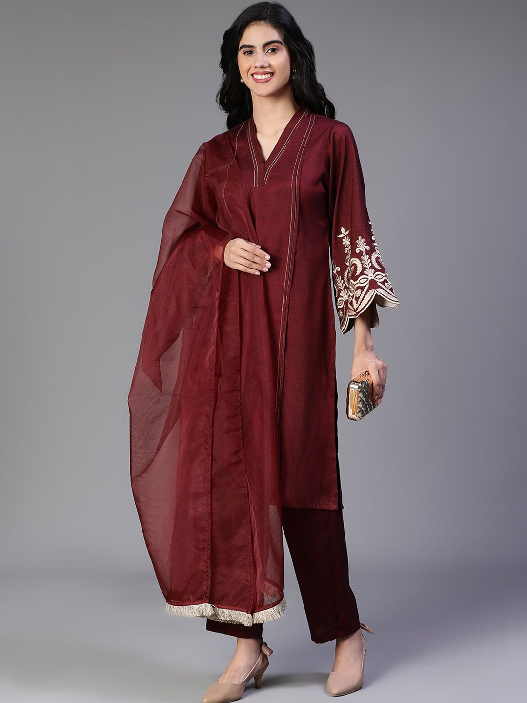 VEGAL Floral Embroidered V-Neck Thread Work Straight Kurta With Trousers & Dupatta, Maroon
VEGAL Floral Embroidered V-Neck Thread Work Straight Kurta With Trousers & Dupatta, Maroon