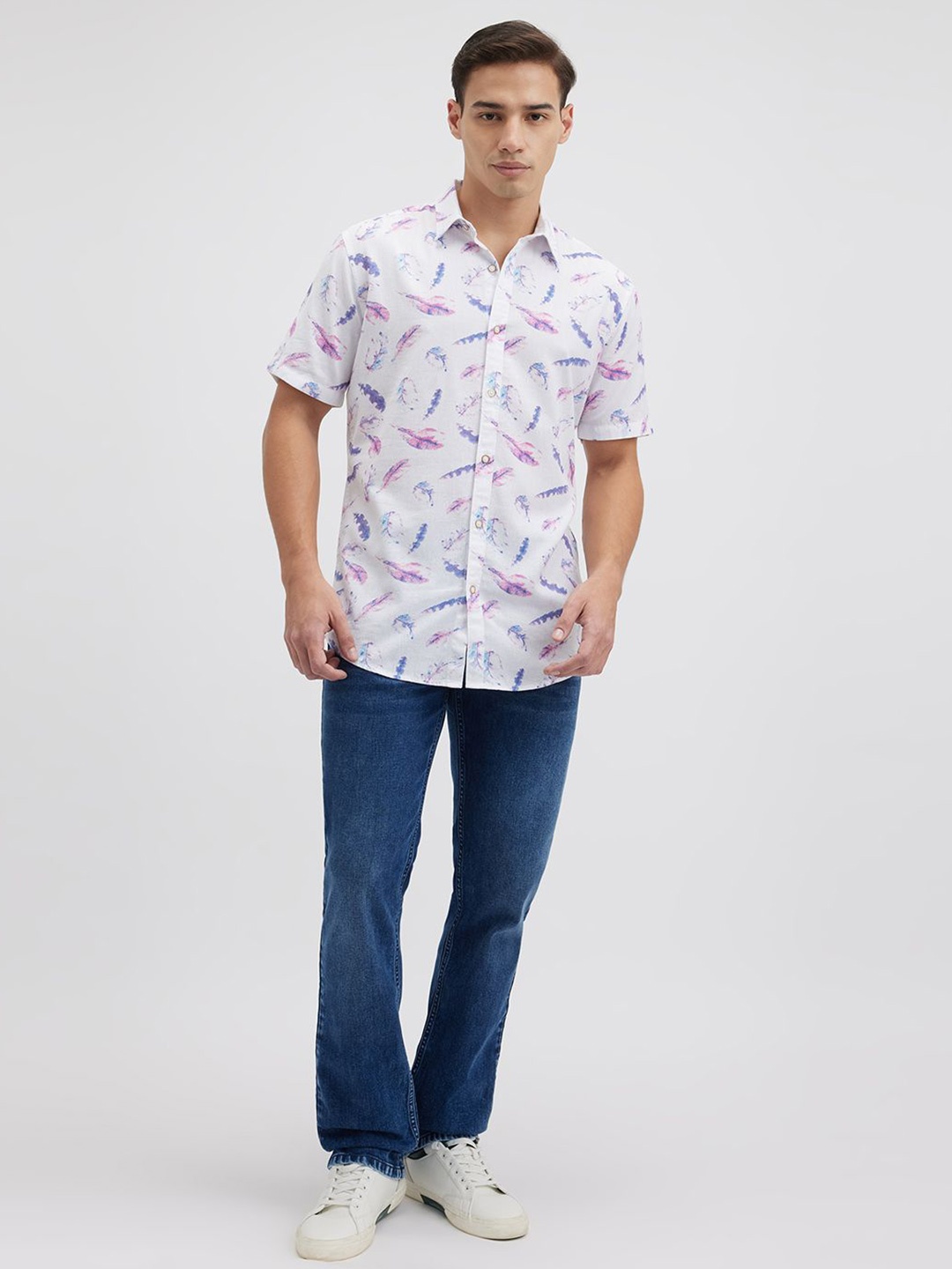 Pepe Jeans Men Spread Collar Conversational Printed Cotton Linen Casual Shirt, White
Pepe Jeans Men Spread Collar Conversational Printed Cotton Linen Casual Shirt, White