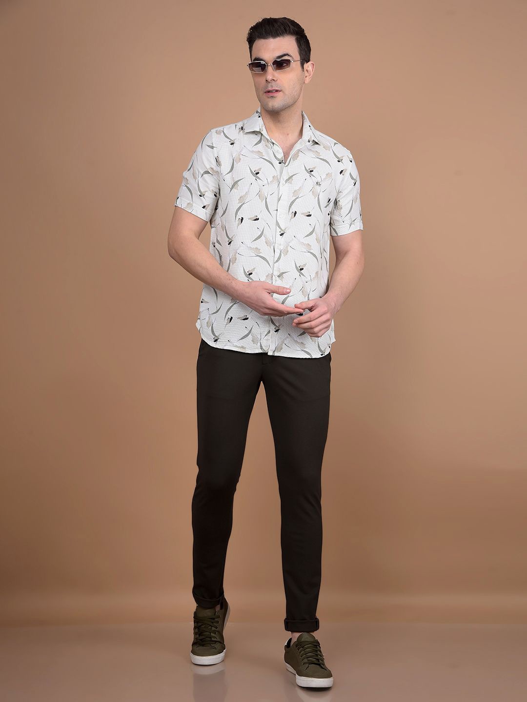 Crimsoune Club Men Classic Slim Fit Spread Collar Floral Printed Cotton Casual Shirt, Beige
Crimsoune Club Men Classic Slim Fit Spread Collar Floral Printed Cotton Casual Shirt, Beige
