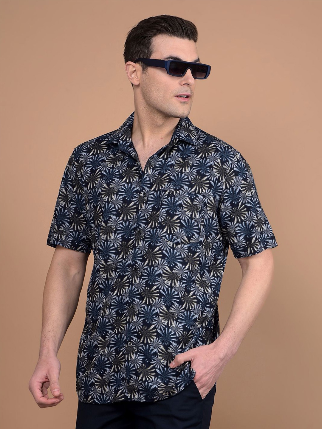 Crimsoune Club Men Classic Fit Spread Collar Floral Printed Cotton Casual Shirt, Navy blue
Crimsoune Club Men Classic Fit Spread Collar Floral Printed Cotton Casual Shirt, Navy blue