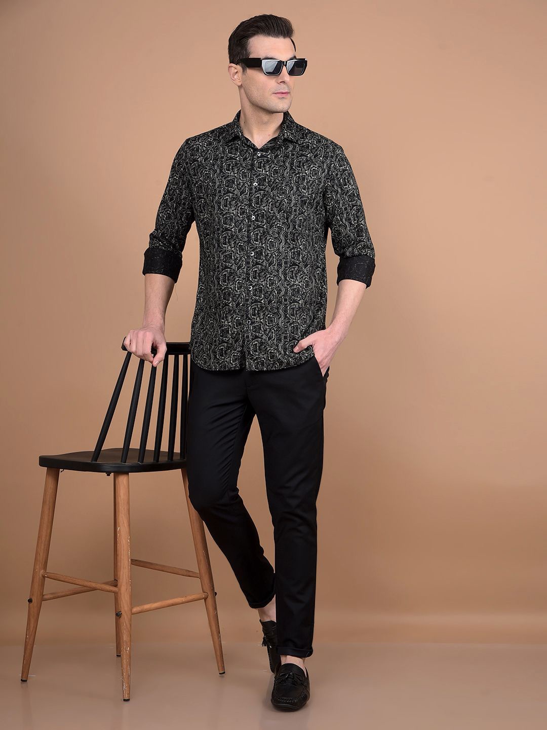 Crimsoune Club Men Classic Slim Fit Spread Collar Abstract Printed Cotton Casual Shirt, Black
Crimsoune Club Men Classic Slim Fit Spread Collar Abstract Printed Cotton Casual Shirt, Black