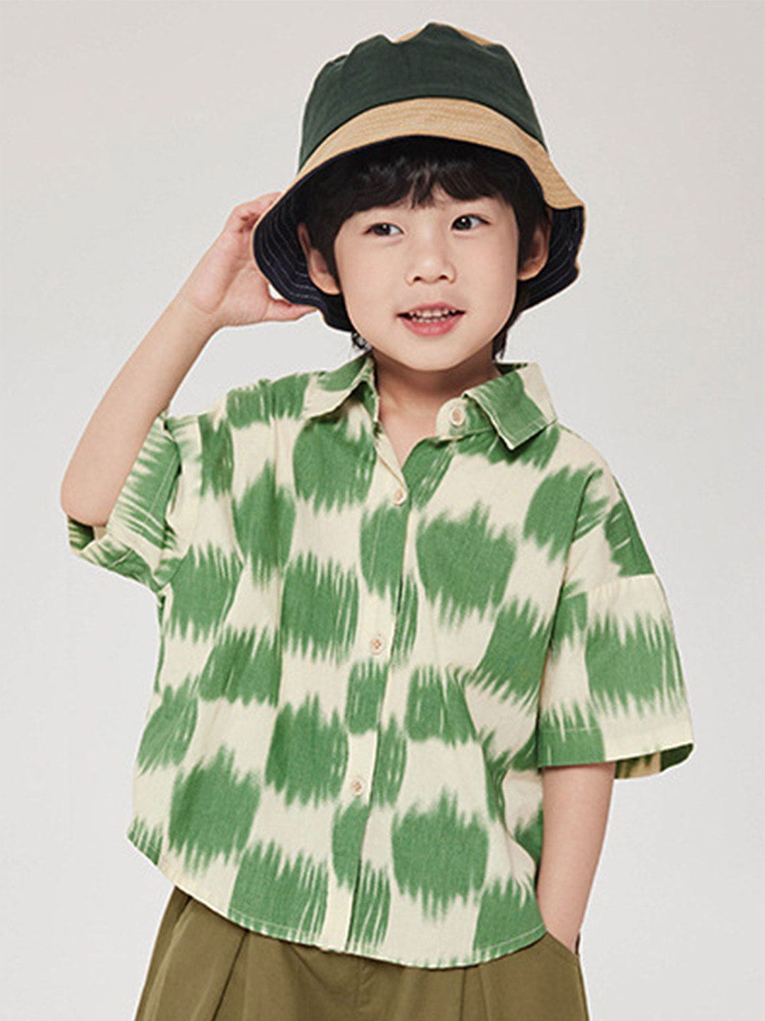 LULU & SKY Boys Oversized Fit Spread Collar Abstract Printed Organic Cotton Casual Shirt, Green
LULU & SKY Boys Oversized Fit Spread Collar Abstract Printed Organic Cotton Casual Shirt, Green