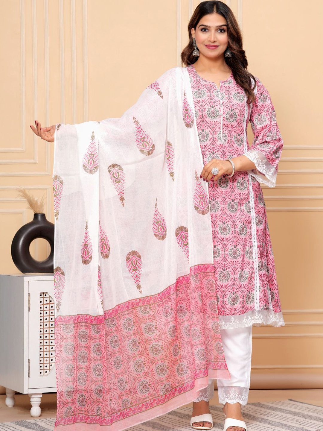 Heavenly Attire Floral Embroidered Pure Cotton A-Line Kurta With Trouser & Dupatta, Pink
Heavenly Attire Floral Embroidered Pure Cotton A-Line Kurta With Trouser & Dupatta, Pink