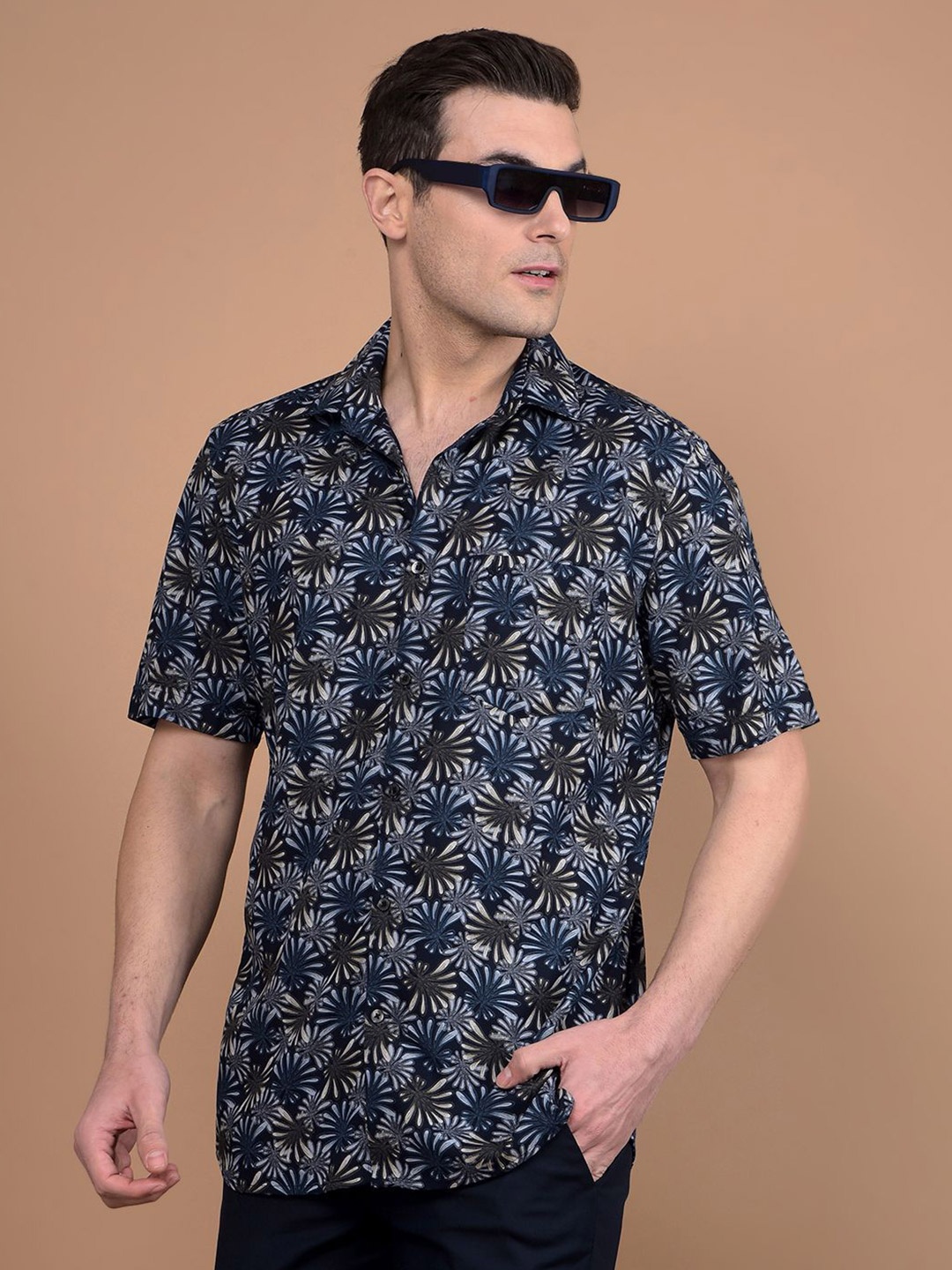Crimsoune Club Men Classic Slim Fit Spread Collar Floral Printed Cotton Casual Shirt, Navy blue
Crimsoune Club Men Classic Slim Fit Spread Collar Floral Printed Cotton Casual Shirt, Navy blue