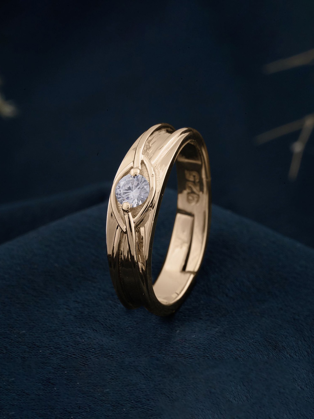 Zalkari 925 Sterling Sliver Gold-Plated Cubic Zirconia Studded Criss Cross Finger Ring
Zalkari 925 Sterling Sliver Gold-Plated Cubic Zirconia Studded Criss Cross Finger Ring