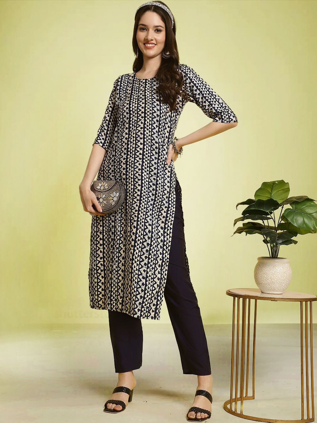 Moda Rapido Geometric Printed Round Neck Straight Kurta with Trousers, Black
Moda Rapido Geometric Printed Round Neck Straight Kurta with Trousers, Black
