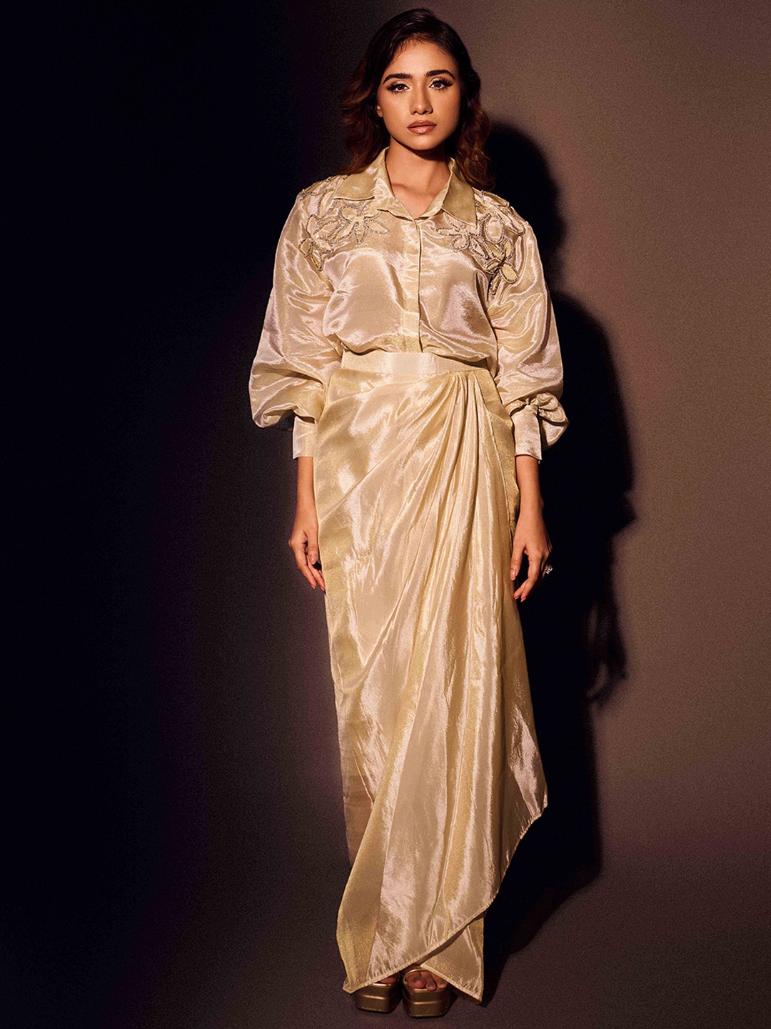 WEAVING CULT Floral Embellished Shirt Collar Cuff Sleeves Shirt With Drape Skirt, Beige
WEAVING CULT Floral Embellished Shirt Collar Cuff Sleeves Shirt With Drape Skirt, Beige