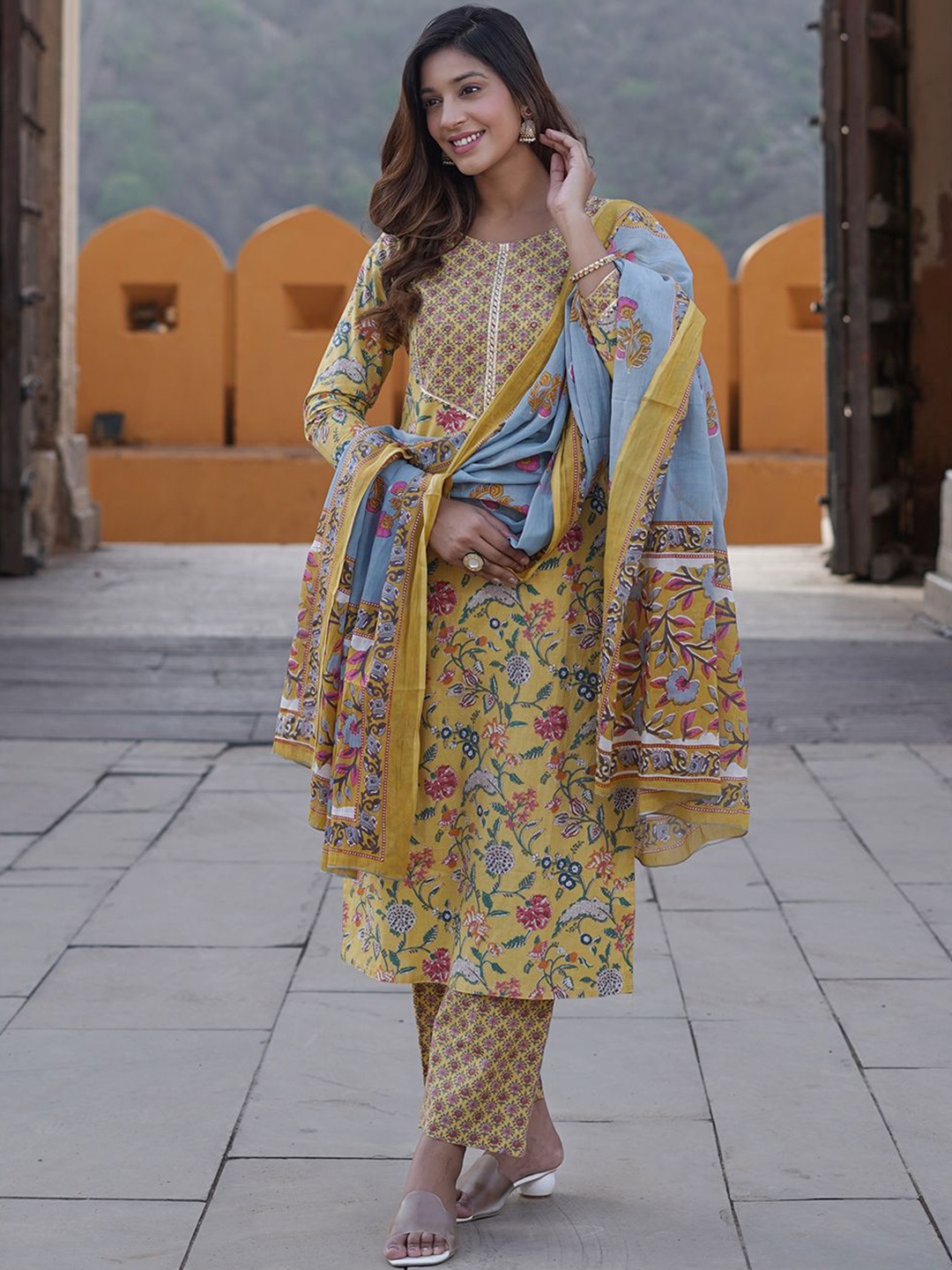 Jaitpuriya Floral Printed Pure Cotton Straight Kurta with Trousers & Dupatta, Yellow
Jaitpuriya Floral Printed Pure Cotton Straight Kurta with Trousers & Dupatta, Yellow